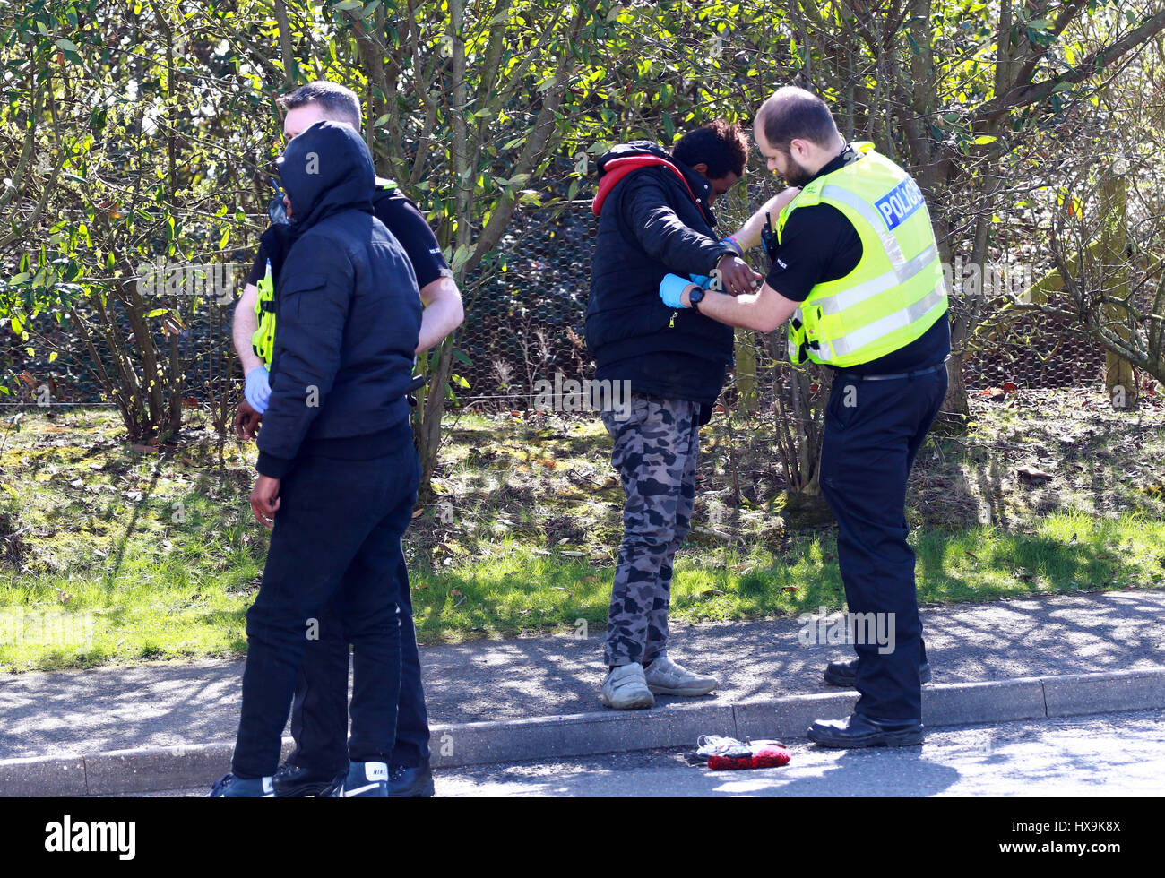 Peterborough, Regno Unito. 25 Mar, 2017. Gli immigrati illegali . Peterborough, CAMBRIDGESHIRE . Marzo 25, 2017. Cambridgeshire polizia arrestato un carrello dalla Repubblica ceca dopo che il conducente ha squillato loro di dire loro che egli pensava che ci potrebbero essere le persone all'interno. La polizia ha trovato 3 uomini che hanno iniziato il loro viaggio in Eritrea, Africa orientale. Il loro viaggio illegale finito in Peterborough, CAMBRIDGESHIRE. Credito: Paolo Marriott/Alamy Live News Foto Stock