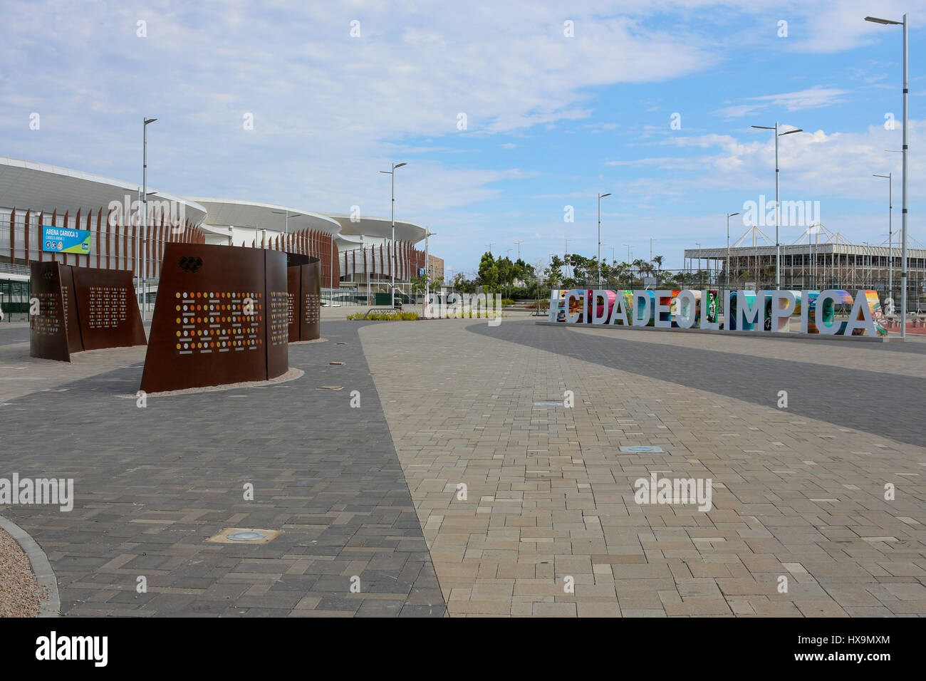 Parete di Champions porta omaggio a tutti gli atleti che hanno ricevuto medaglie al Rio 2016 Giochi Olimpici. Costruito per ospitare la maggior parte delle competizioni durante il Rio 2016 Giochi Olimpici, l'Olympic Park è stata trasformata in una zona di svago ed è sotto la gestione del brasiliano Ministero federale dello sport. Tuttavia, il sito rimane quasi vuoto perché alcune persone utilizzare lo spazio a causa della mancanza di struttura. Non ci sono bagni pubblici o fontane per uso da parte del pubblico e non anche posti per alimenti come foodtrucks o snack bar. Nonostante questo, il posto è molto ben curato, con pr Foto Stock