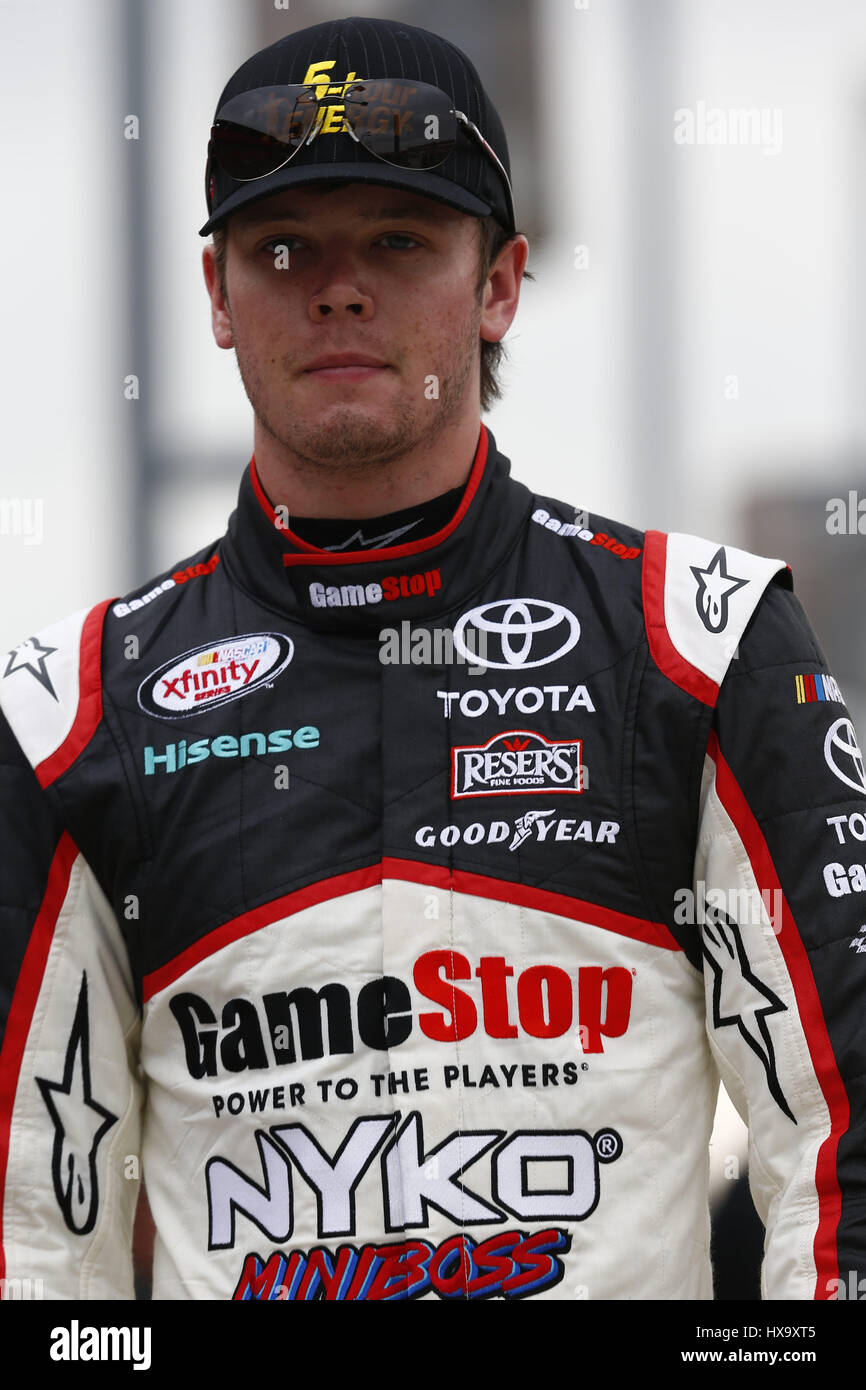 Fontana, in California, Stati Uniti d'America. 25 Mar, 2017. Marzo 25, 2017 - Fontana, in California, Stati Uniti d'America: Erik Jones (20) si blocca su strada ai box durante le qualifiche per la NASCAR Serie Xfinity NXS 300 presso Auto Club Speedway di Fontana, in California. Credito: Justin R. Noe Asp Inc/ASP/ZUMA filo/Alamy Live News Foto Stock