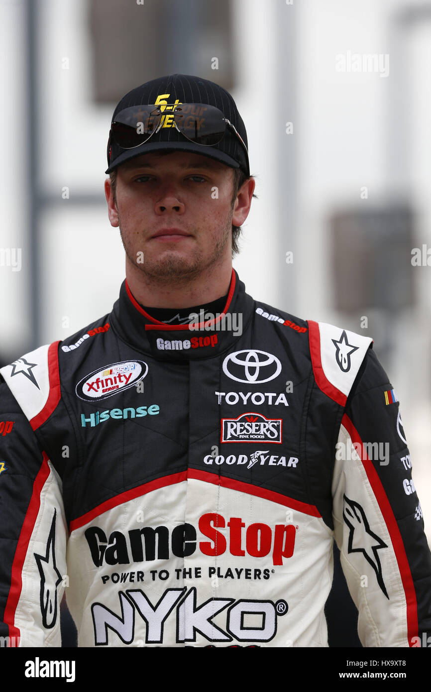 Fontana, in California, Stati Uniti d'America. 25 Mar, 2017. Marzo 25, 2017 - Fontana, in California, Stati Uniti d'America: Erik Jones (20) si blocca su strada ai box durante le qualifiche per la NASCAR Serie Xfinity NXS 300 presso Auto Club Speedway di Fontana, in California. Credito: Justin R. Noe Asp Inc/ASP/ZUMA filo/Alamy Live News Foto Stock
