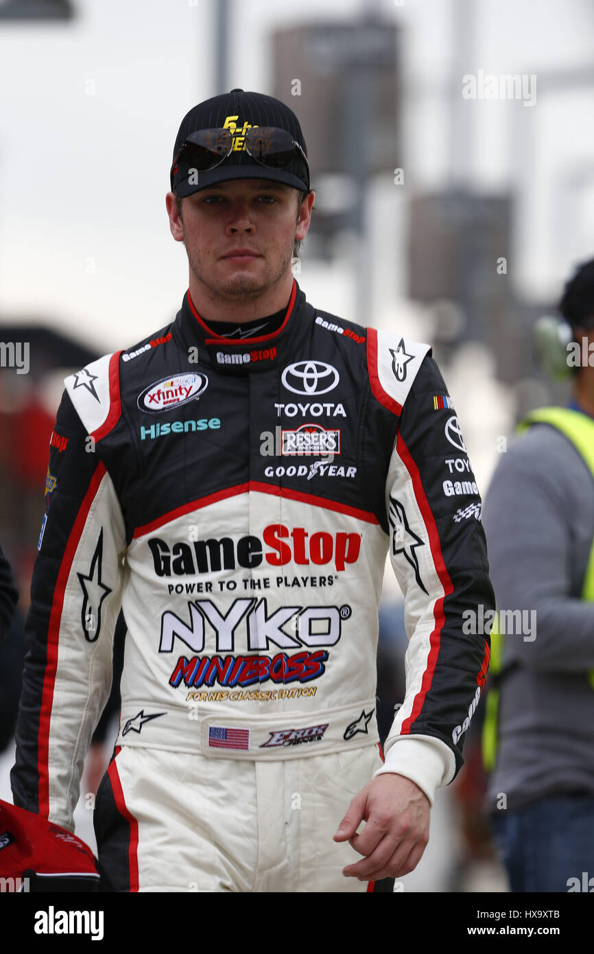 Fontana, in California, Stati Uniti d'America. 25 Mar, 2017. Marzo 25, 2017 - Fontana, in California, Stati Uniti d'America: Erik Jones (20) si blocca su strada ai box durante le qualifiche per la NASCAR Serie Xfinity NXS 300 presso Auto Club Speedway di Fontana, in California. Credito: Justin R. Noe Asp Inc/ASP/ZUMA filo/Alamy Live News Foto Stock