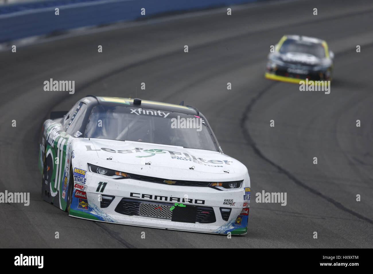 Fontana, in California, Stati Uniti d'America. 25 Mar, 2017. Marzo 25, 2017 - Fontana, in California, Stati Uniti d'America: Blake Koch (11) battaglie per posizione durante la NASCAR Serie Xfinity NXS 300 presso Auto Club Speedway di Fontana, in California. Credito: Justin R. Noe Asp Inc/ASP/ZUMA filo/Alamy Live News Foto Stock