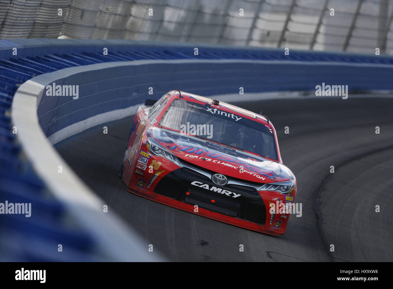 Fontana, in California, Stati Uniti d'America. 25 Mar, 2017. Marzo 25, 2017 - Fontana, in California, Stati Uniti d'America: Erik Jones (20) battaglie per posizione durante la NASCAR Serie Xfinity NXS 300 presso Auto Club Speedway di Fontana, in California. Credito: Justin R. Noe Asp Inc/ASP/ZUMA filo/Alamy Live News Foto Stock