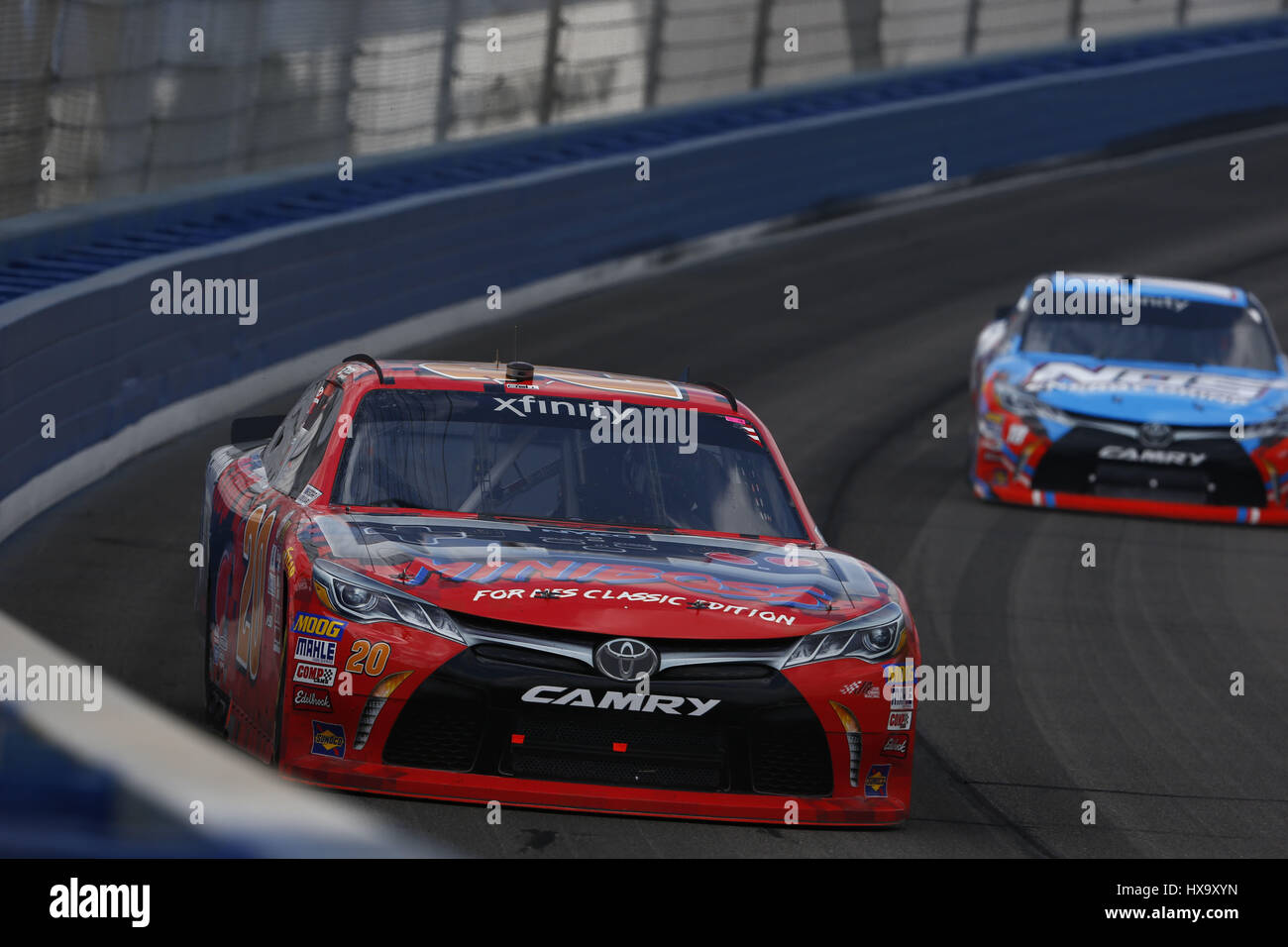 Fontana, in California, Stati Uniti d'America. 25 Mar, 2017. Marzo 25, 2017 - Fontana, in California, Stati Uniti d'America: Erik Jones (20) battaglie per posizione durante la NASCAR Serie Xfinity NXS 300 presso Auto Club Speedway di Fontana, in California. Credito: Justin R. Noe Asp Inc/ASP/ZUMA filo/Alamy Live News Foto Stock