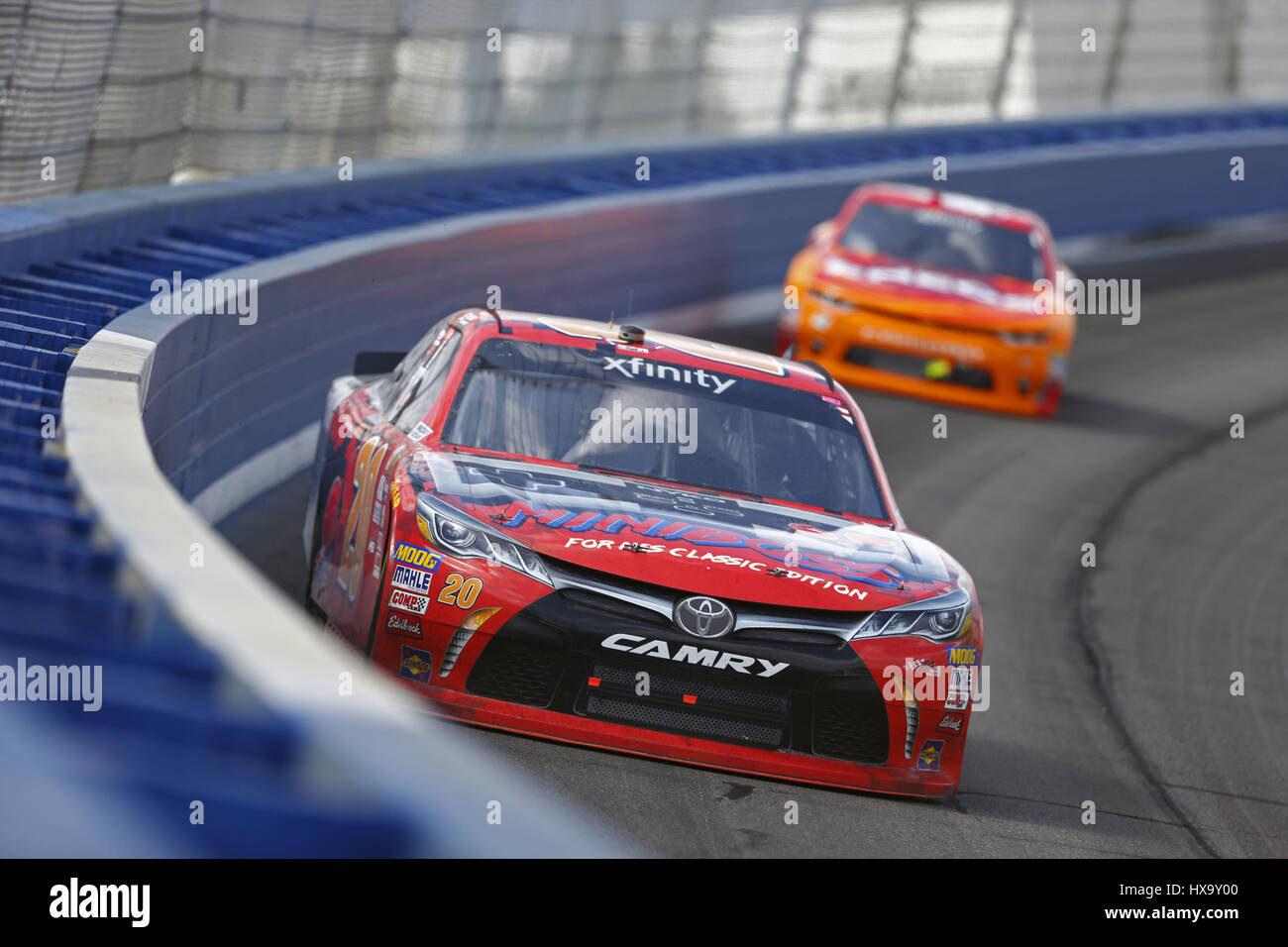 Fontana, in California, Stati Uniti d'America. 25 Mar, 2017. Marzo 25, 2017 - Fontana, in California, Stati Uniti d'America: Erik Jones (20) battaglie per posizione durante la NASCAR Serie Xfinity NXS 300 presso Auto Club Speedway di Fontana, in California. Credito: Justin R. Noe Asp Inc/ASP/ZUMA filo/Alamy Live News Foto Stock