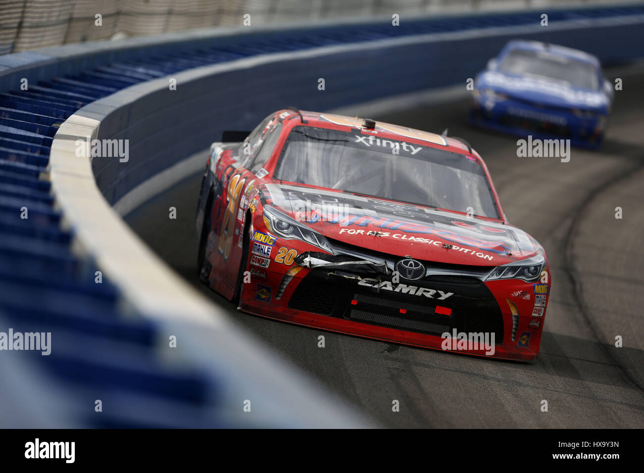 Fontana, in California, Stati Uniti d'America. 25 Mar, 2017. Marzo 25, 2017 - Fontana, in California, Stati Uniti d'America: Erik Jones (20) battaglie per posizione durante la NASCAR Serie Xfinity NXS 300 presso Auto Club Speedway di Fontana, in California. Credito: Justin R. Noe Asp Inc/ASP/ZUMA filo/Alamy Live News Foto Stock
