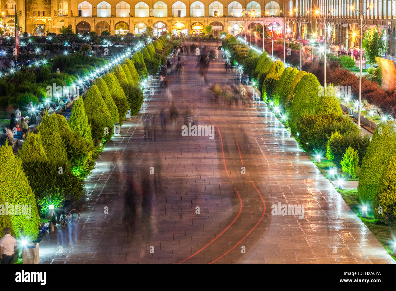 La folla in naghsh-e JAHAN sq in base a Esfahan Foto Stock
