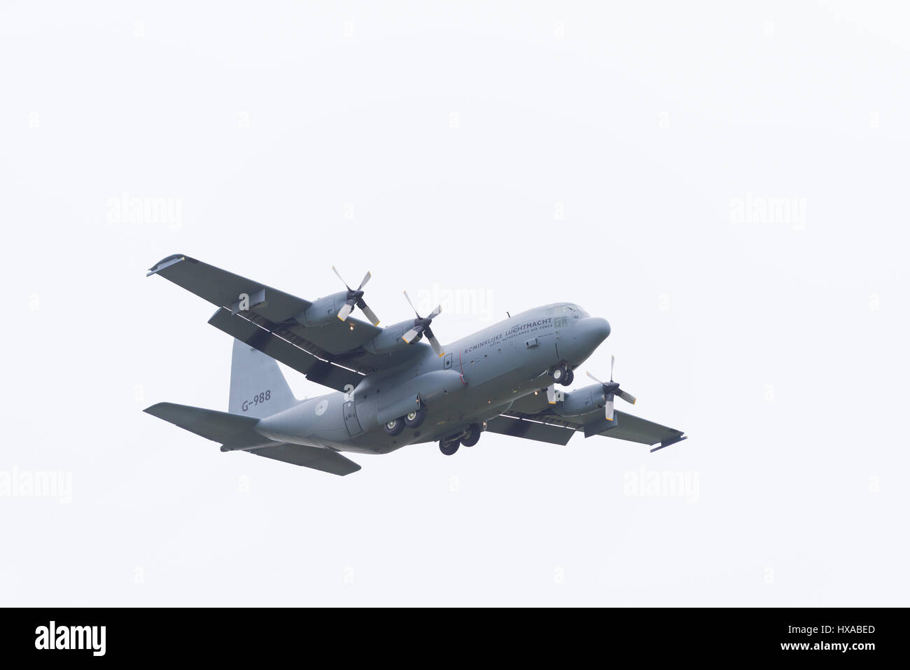 LEEUWARDEN, Paesi Bassi - 6 giugno 2016: Olandese Air Force Lockheed C-130H-30 Hercules (L-382) [G-273] durante una dimostrazione presso il Royal ai Paesi Bassi Foto Stock