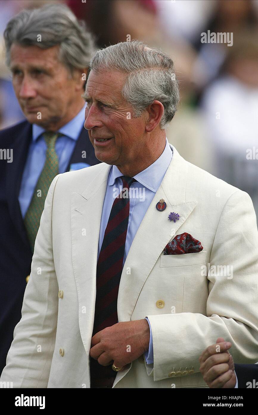 Il principe Carlo PRINCIPE DI GALLES 27 luglio 2008 GUARDS POLO CLUB  Windsor in Inghilterra Foto stock - Alamy