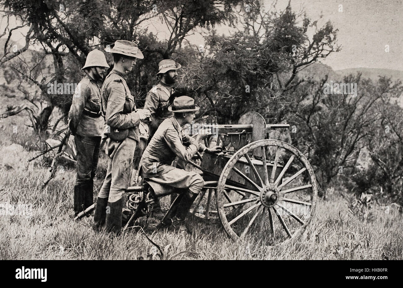 British Mitragliatrice sparando sull'Boers da agguato vicino Krantz Kloof durante la guerra boera, Sud Africa Foto Stock