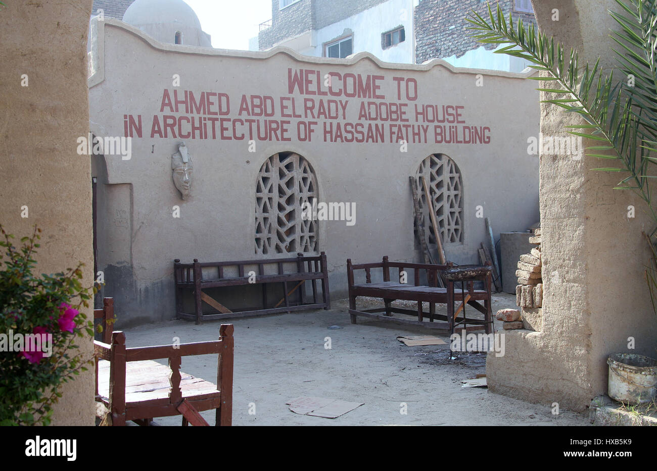 Hassan Fathy edificio sulla riva occidentale di Luxor in Egitto Foto Stock
