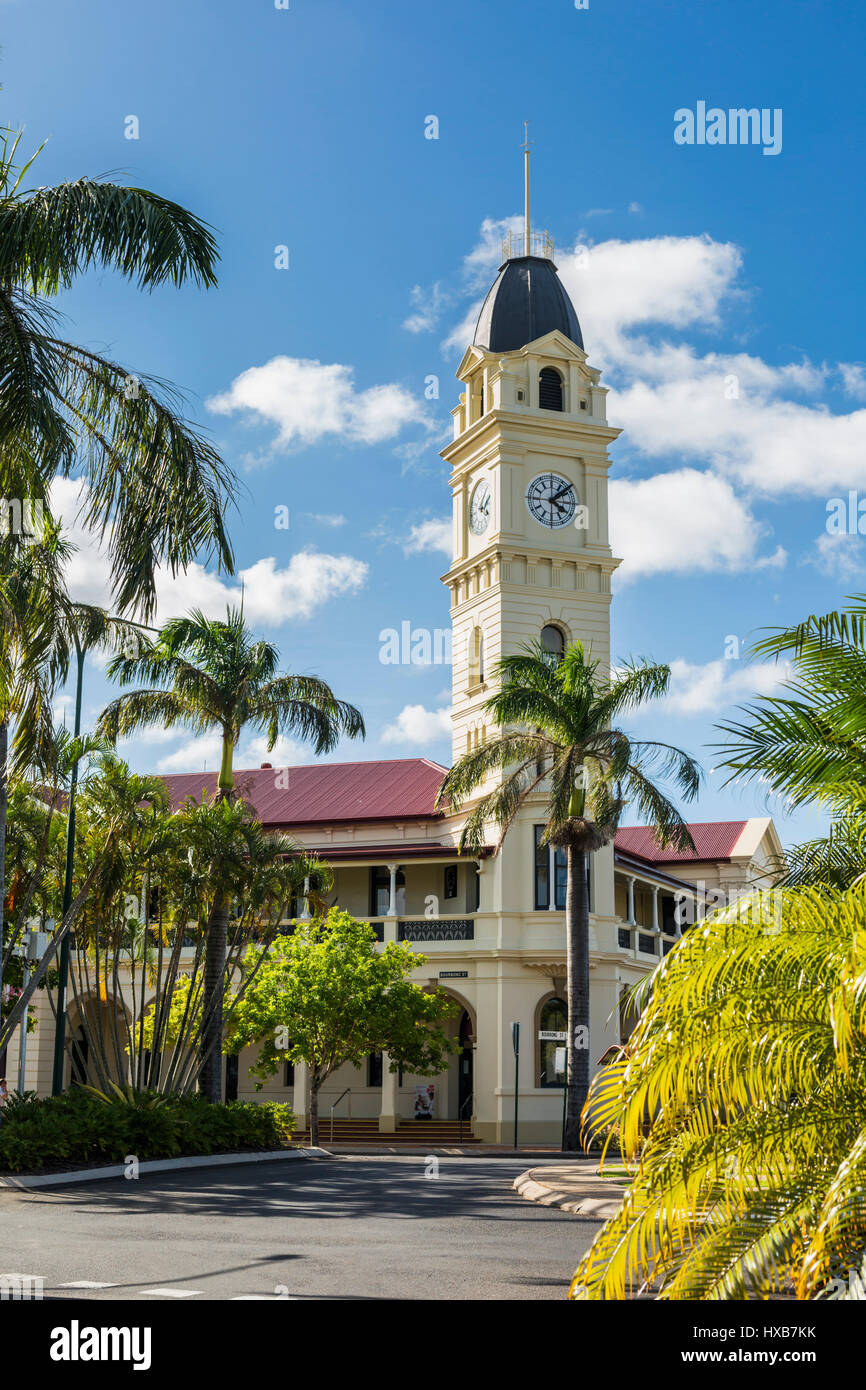 Il Bundaberg Post Office e di clock tower edificio su Bourbong Barolin e strade. Bundaberg, Queensland, Australia Foto Stock