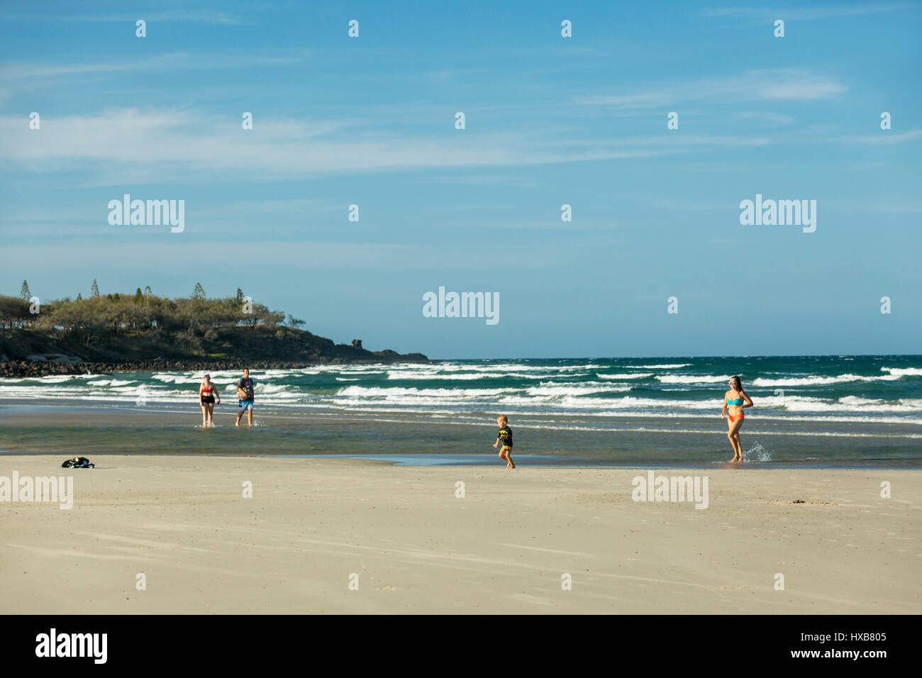 Le persone che si godono la spiaggia di Elliot teste, Bundaberg, Queensland, Australia Foto Stock