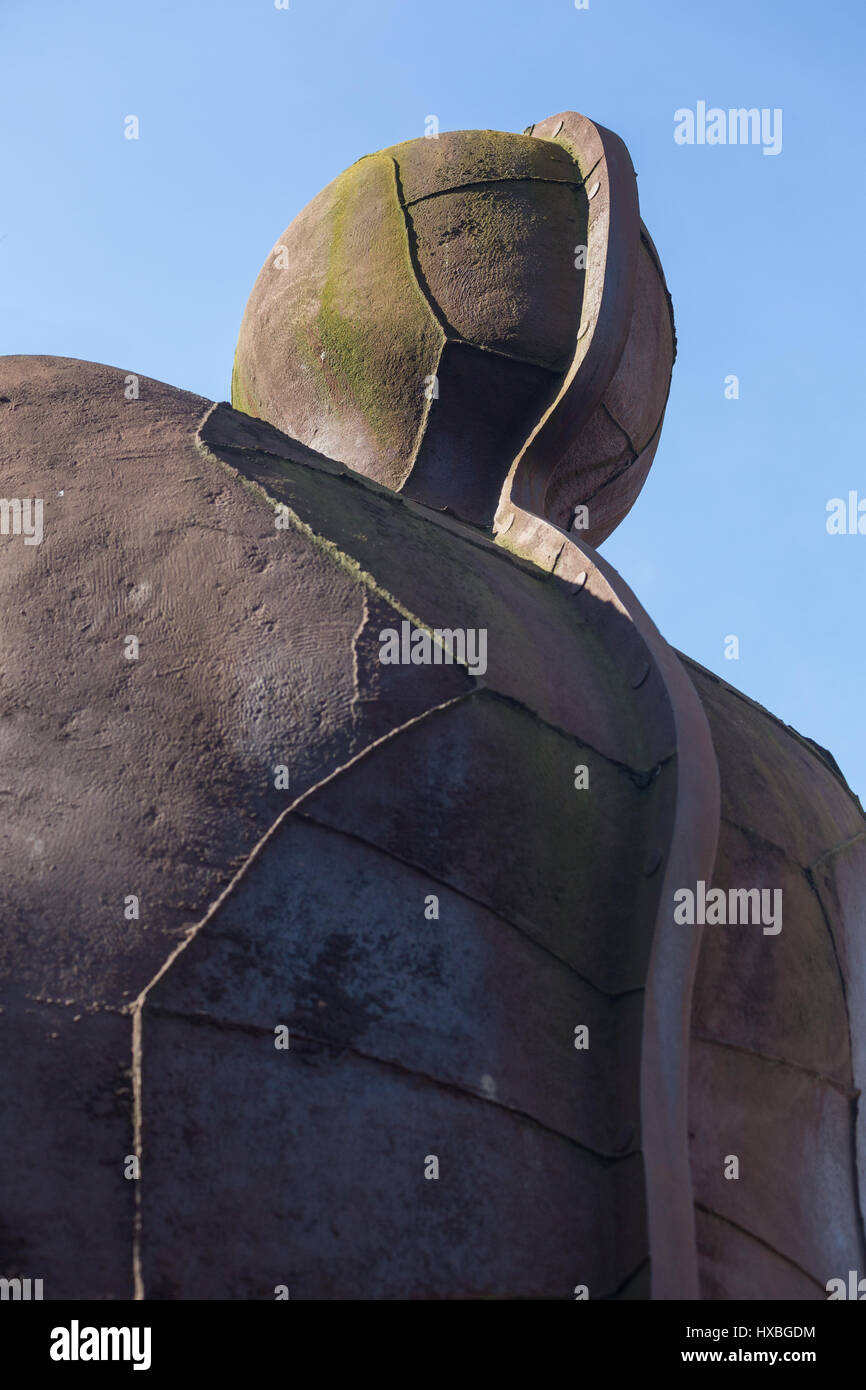 Ferro da stiro: Uomo statua da Anthony Gormley. Victoria Square, Birmingham, Regno Unito Foto Stock