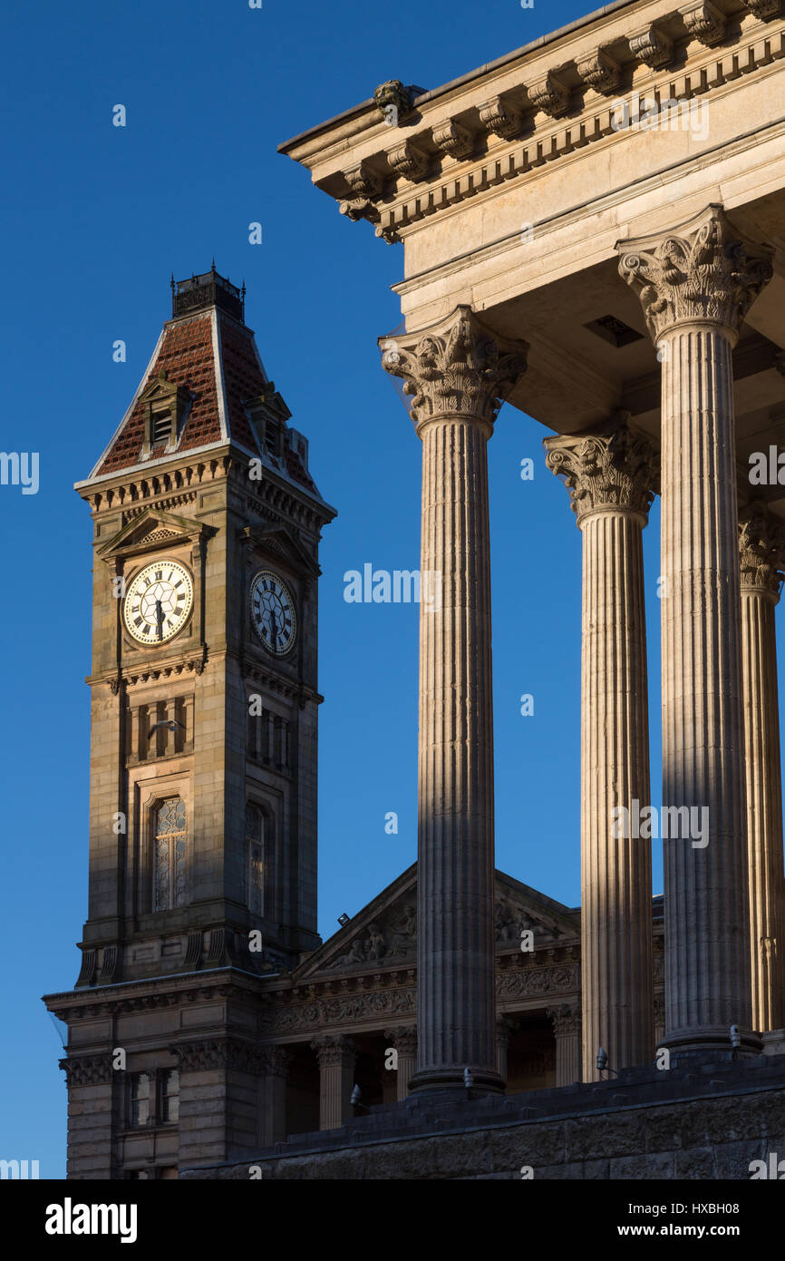 Birmingham Municipio e Torre dell Orologio su Museum & Art Gallery Regno Unito Foto Stock