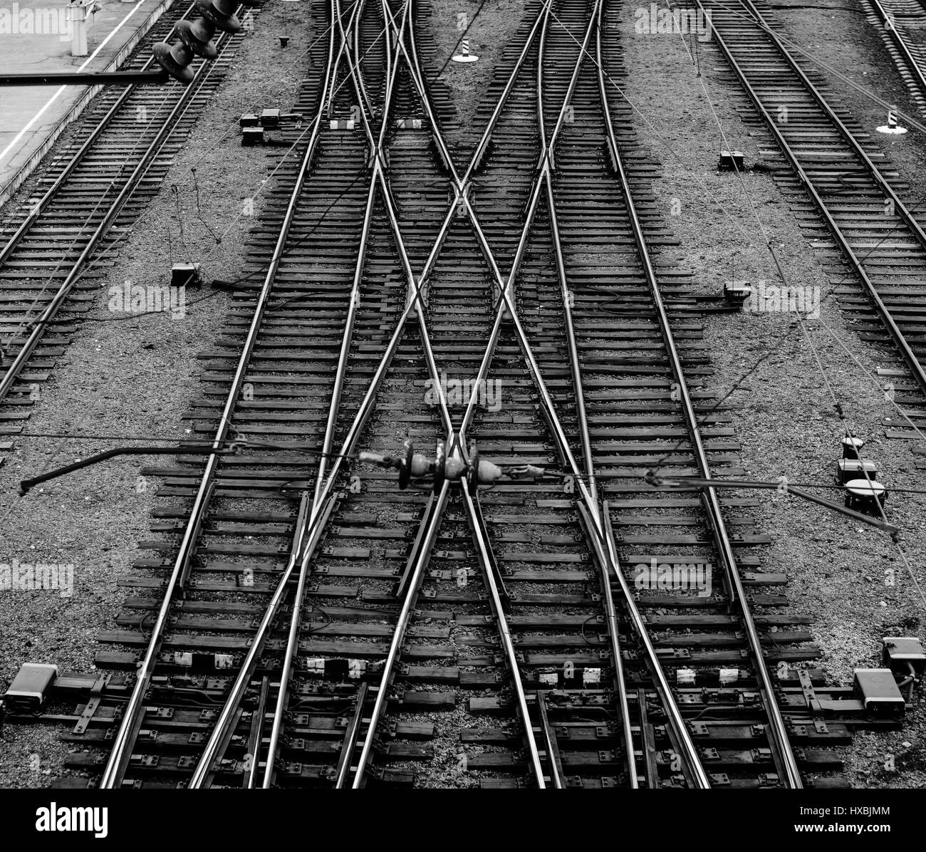Nodo ferroviario dello sfondo. Vista dall'alto nero e sfondo bianco Foto Stock