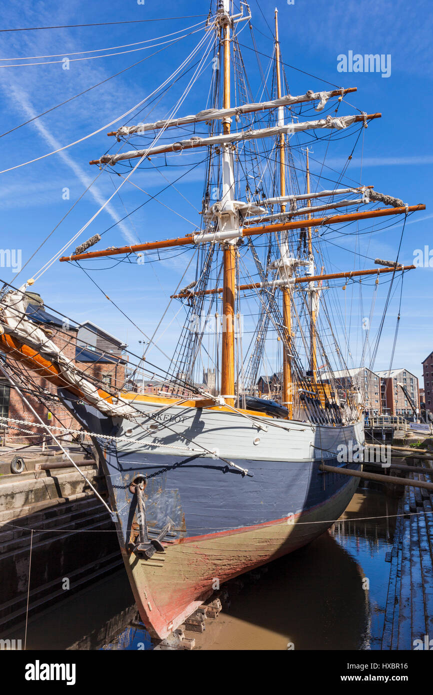 Gloucester docks gloucester quays bacino di carenaggio nave a vela rinnovo Foto Stock