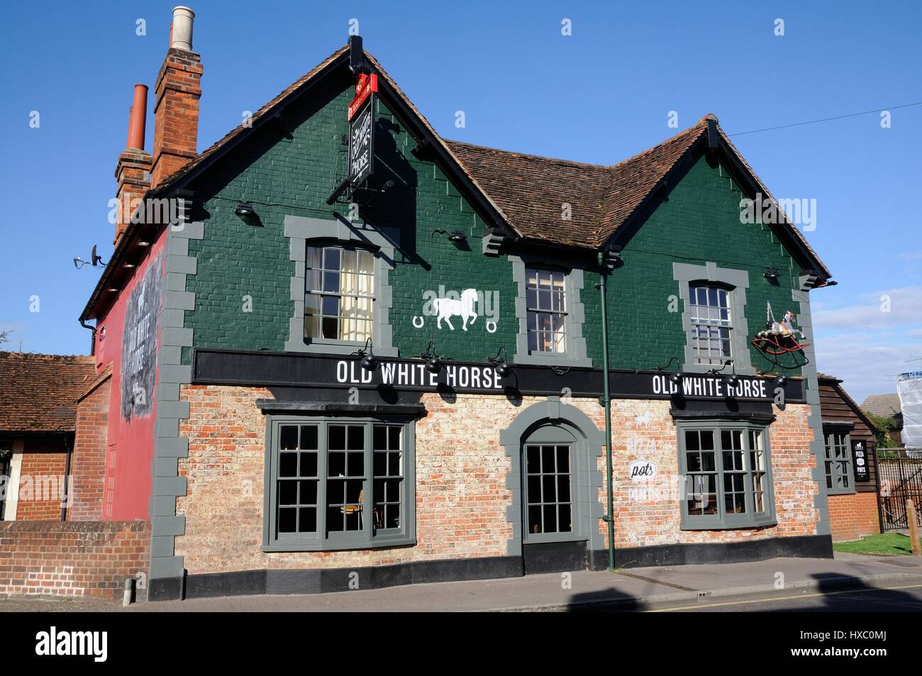 Il vecchio cavallo bianco, Station Road, Baldock Hertfordshire. Questo pub si erge nel cortile della vecchia locanda ed è pensato per essere stata la sua "toccare" o public bar Foto Stock