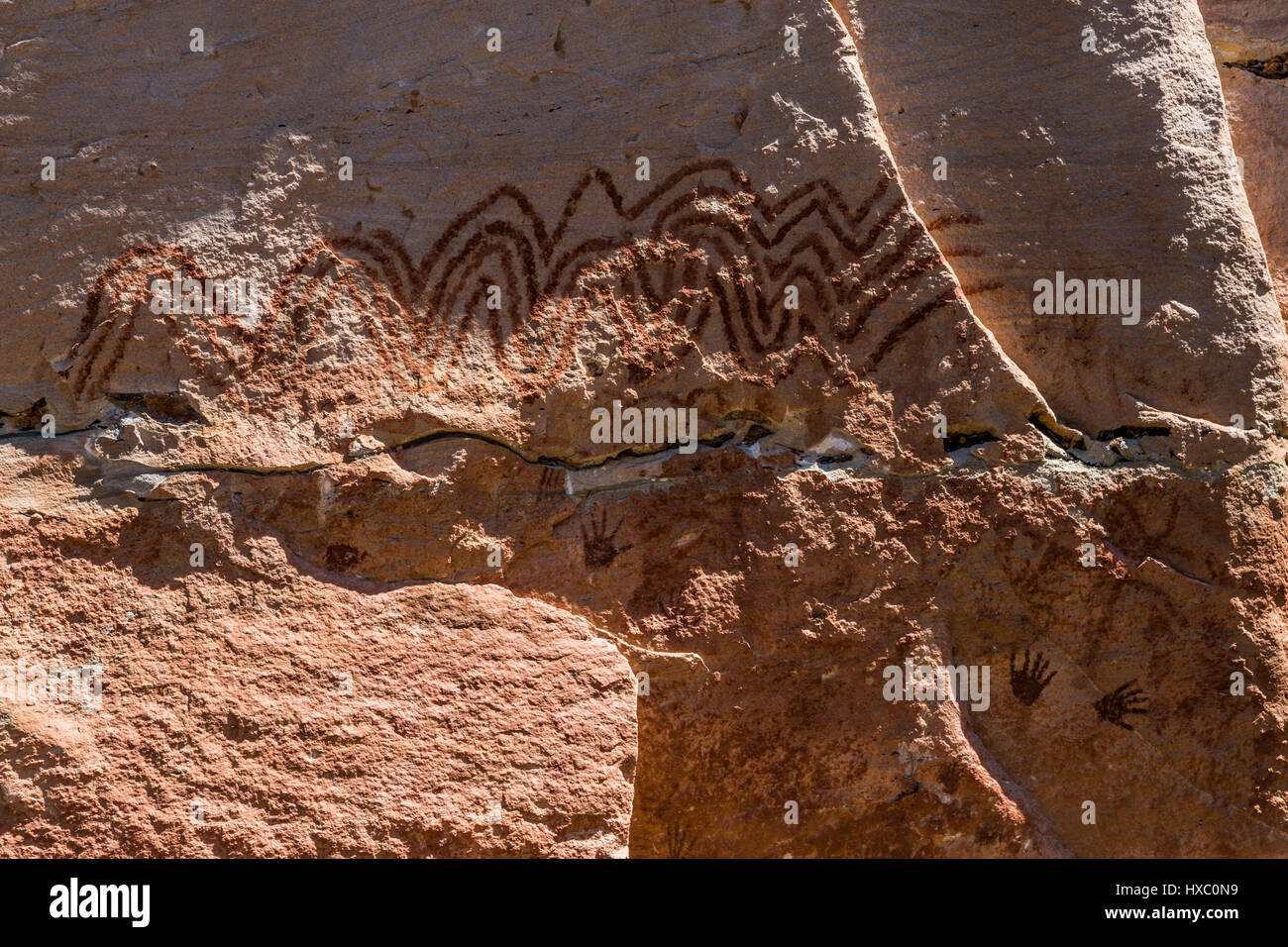 Pha Taem Grotta Arte - Pha Kham, queste pale dipinti erano probabilmente realizzato con un pigmento rosso era usato per collegare i rituali di morte. Questi dipinti sulla scogliera Foto Stock