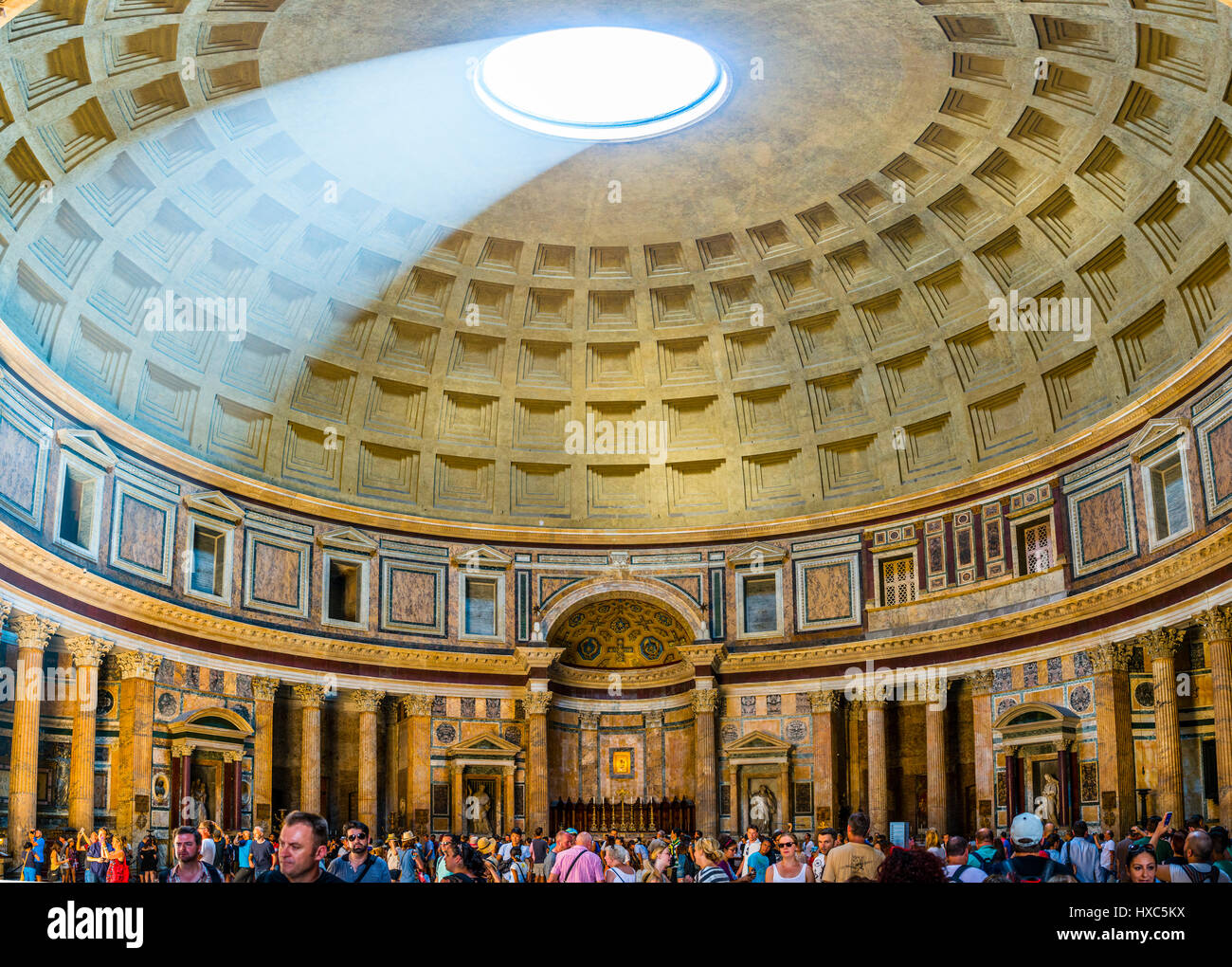 Cupola del Pantheon, interno, Tempio Romano di emeperor Traiano, antichità romana, Chiesa cattolica romana di Santa Maria ad Foto Stock