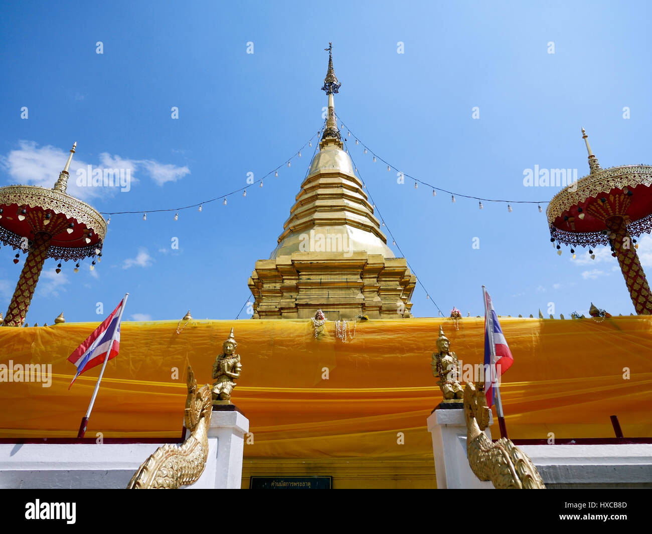 Pagoda tailandese al Wat Phra That Doi Kham (Tempio del Golden Mountain) in Chiang Mai Thailandia Foto Stock