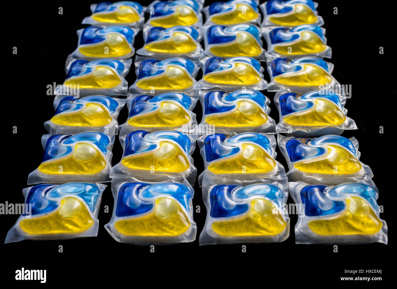 Colorate compressa per il lavaggio di stoviglie Foto Stock