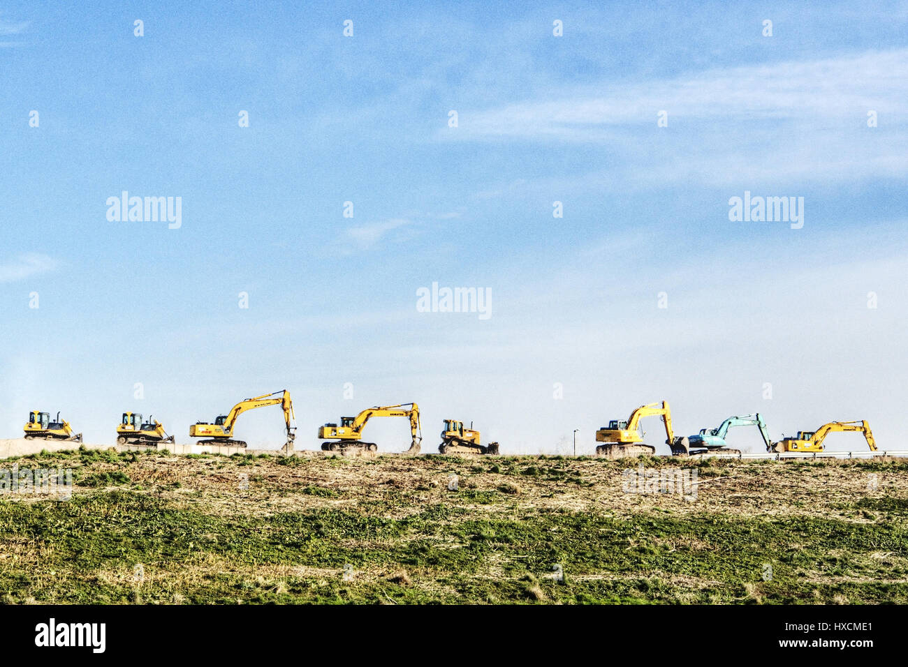 Macchine per costruzione sulla collina, Baumaschinen auf Huegel Foto Stock