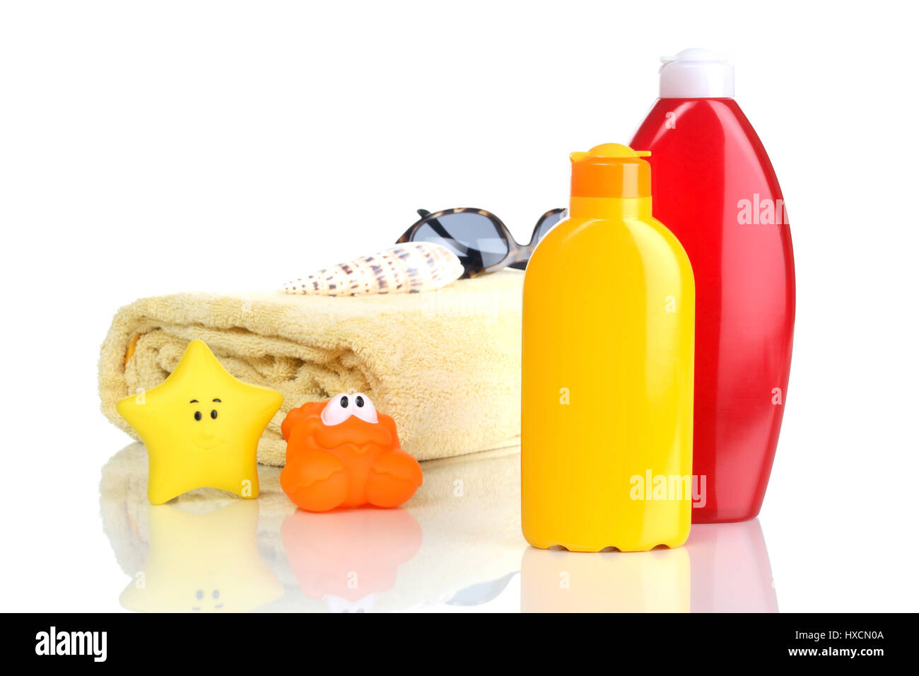 Asciugamano, animali elastico e la crema solare, Handtuch, Gummitiere und Sonnencreme Foto Stock