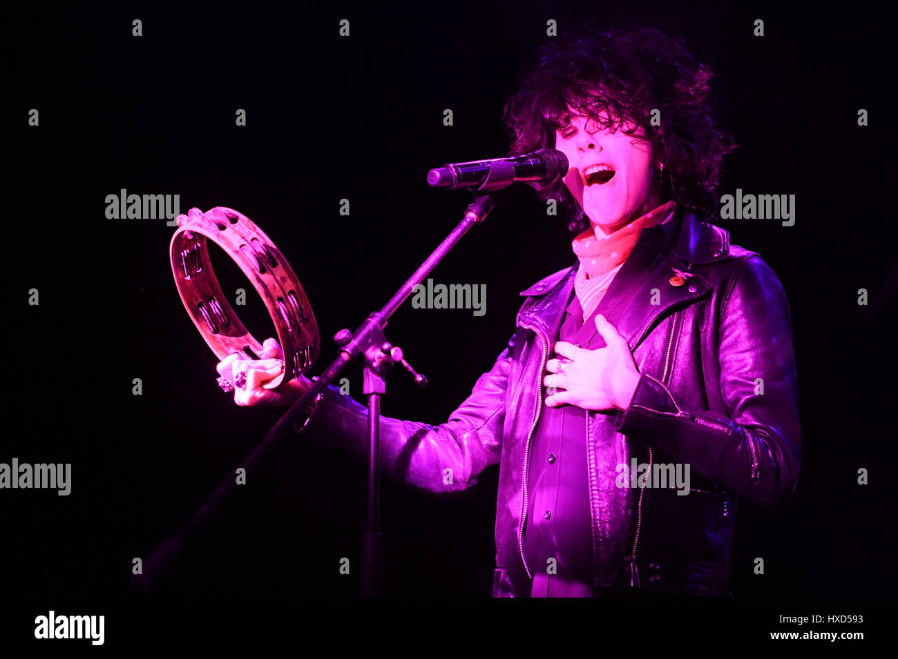 Praga, Repubblica Ceca. 27 Mar, 2017. Cantante americana Laura Pergolizzi (LP) esegue in Praga Repubblica Ceca, Marzo 27, 2017. Credito: Katerina Sulova/CTK foto/Alamy Live News Foto Stock