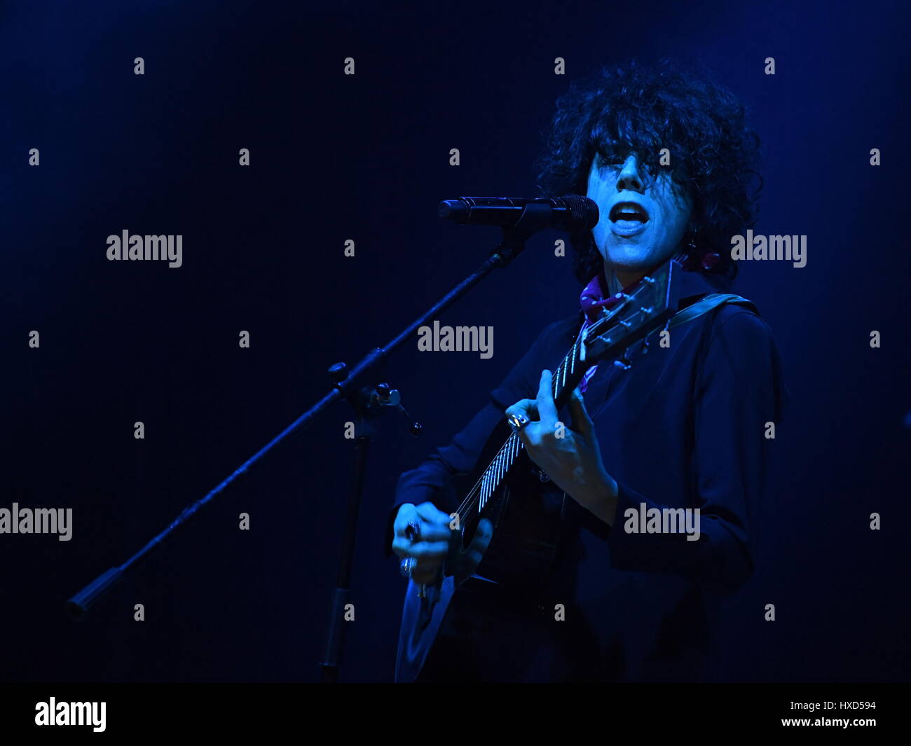 Praga, Repubblica Ceca. 27 Mar, 2017. Cantante americana Laura Pergolizzi (LP) esegue in Praga Repubblica Ceca, Marzo 27, 2017. Credito: Katerina Sulova/CTK foto/Alamy Live News Foto Stock