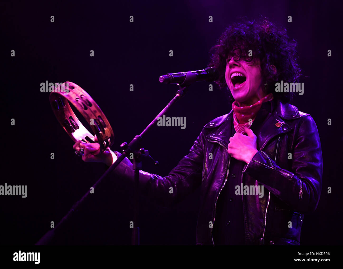 Praga, Repubblica Ceca. 27 Mar, 2017. Cantante americana Laura Pergolizzi (LP) esegue in Praga Repubblica Ceca, Marzo 27, 2017. Credito: Katerina Sulova/CTK foto/Alamy Live News Foto Stock