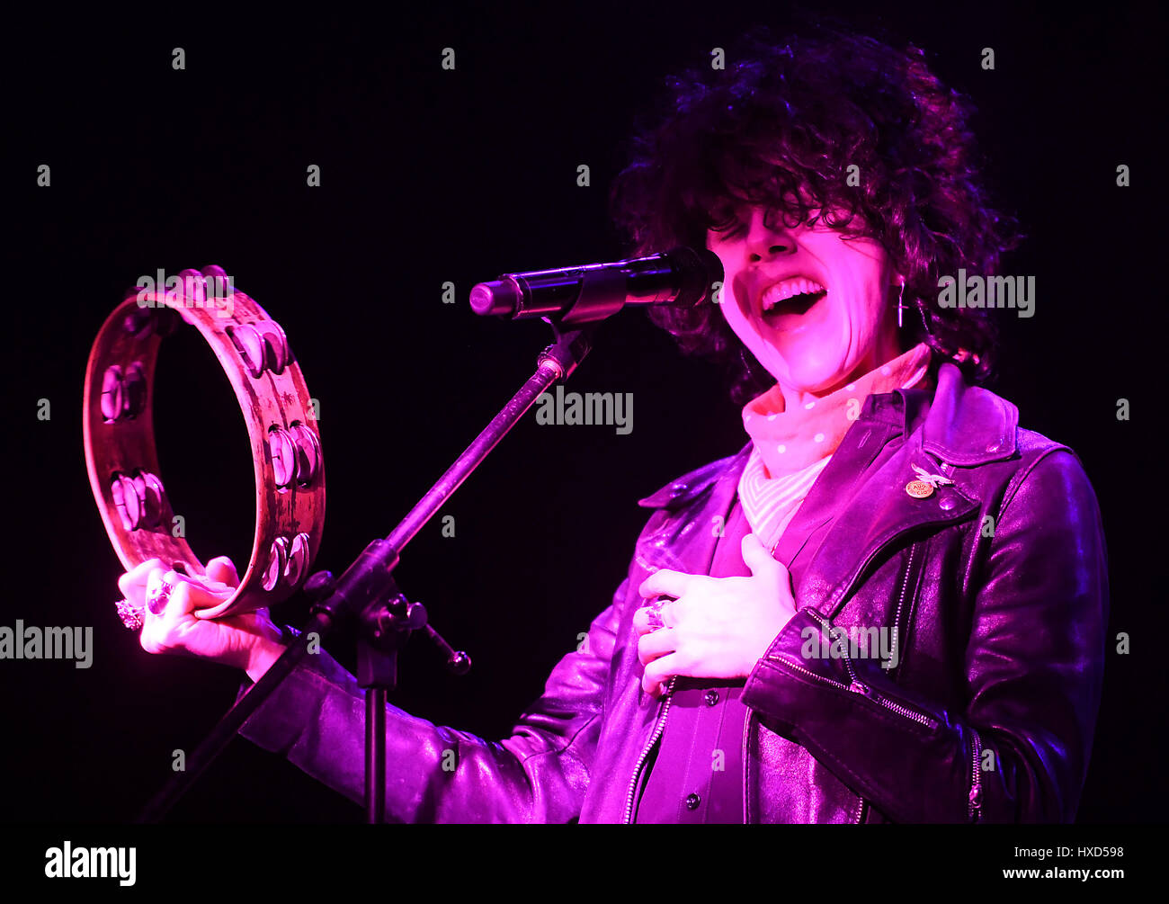 Praga, Repubblica Ceca. 27 Mar, 2017. Cantante americana Laura Pergolizzi (LP) esegue in Praga Repubblica Ceca, Marzo 27, 2017. Credito: Katerina Sulova/CTK foto/Alamy Live News Foto Stock