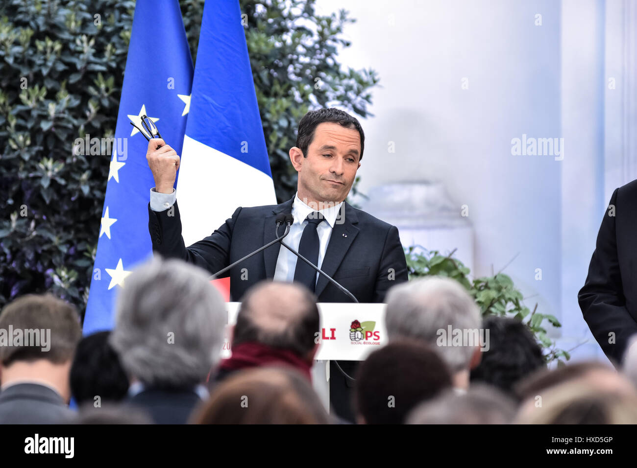 Parigi, Francia. 27 Mar, 2017. Omaggio a Henri Emmanueli - 27/03/2017 - Francia/Ile-de-France (regione)/Parigi - Omaggio a Henri Emmanueli presso la sede del partito socialista in presenza di Benoit Hamon, J.C. Cambadelis, Jean Marc Ayrault, Najat Vallaud Belkacem, Stephane Le Foll, credito: Le Pictorium/Alamy Live News Foto Stock