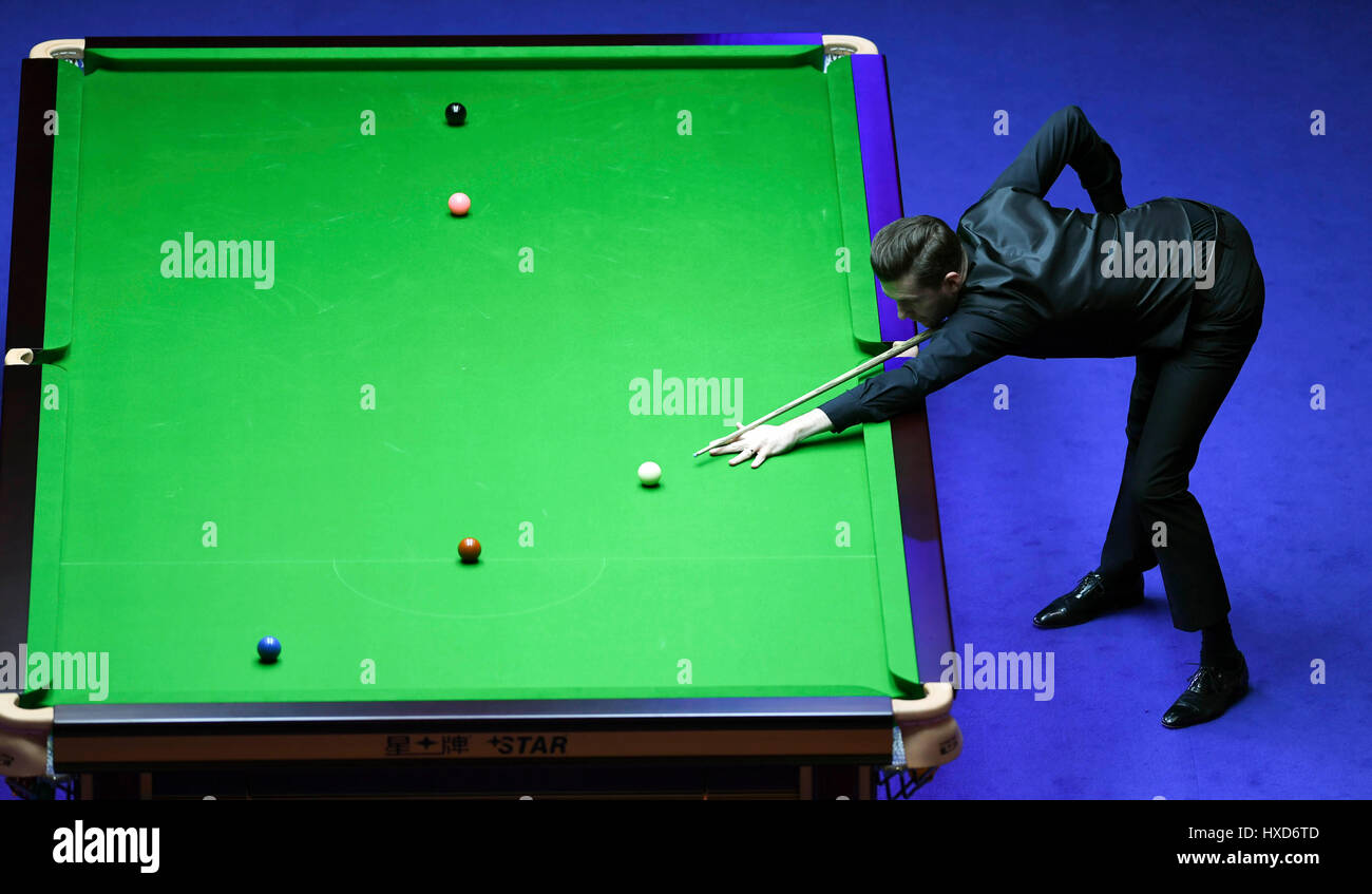 Pechino, Cina. 28 Mar, 2017. Mark Selby di Inghilterra compete durante il match di primo turno contro il suo connazionale Alfie onere al World Snooker China Open 2017, 28 marzo 2017. Mark Selby ha vinto 5-0. Credito: Tao Xiyi/Xinhua/Alamy Live News Foto Stock