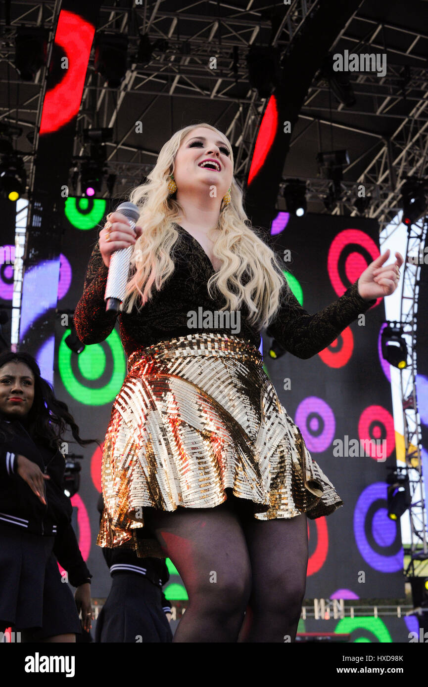 Il cantante Meghan Trainor esegue un concerto dal vivo al 2015 KIIS FM Wango Tango presso il Centro StubHub il 9 maggio 2015 a Carson, California. Foto Stock