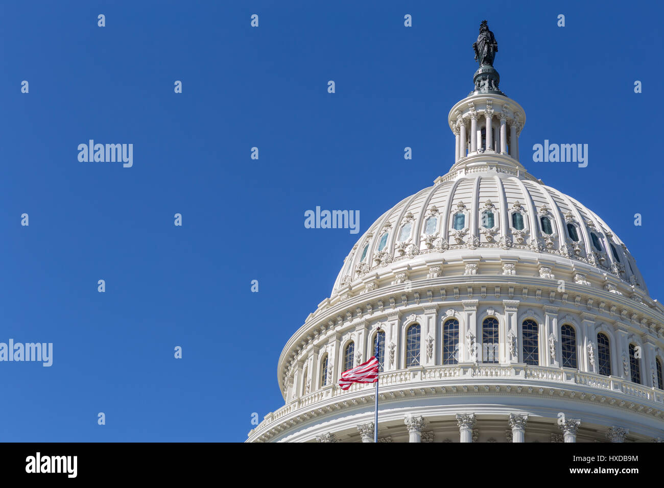 Un offset vista della cupola della U.S. Campidoglio di Washington, DC. Foto Stock