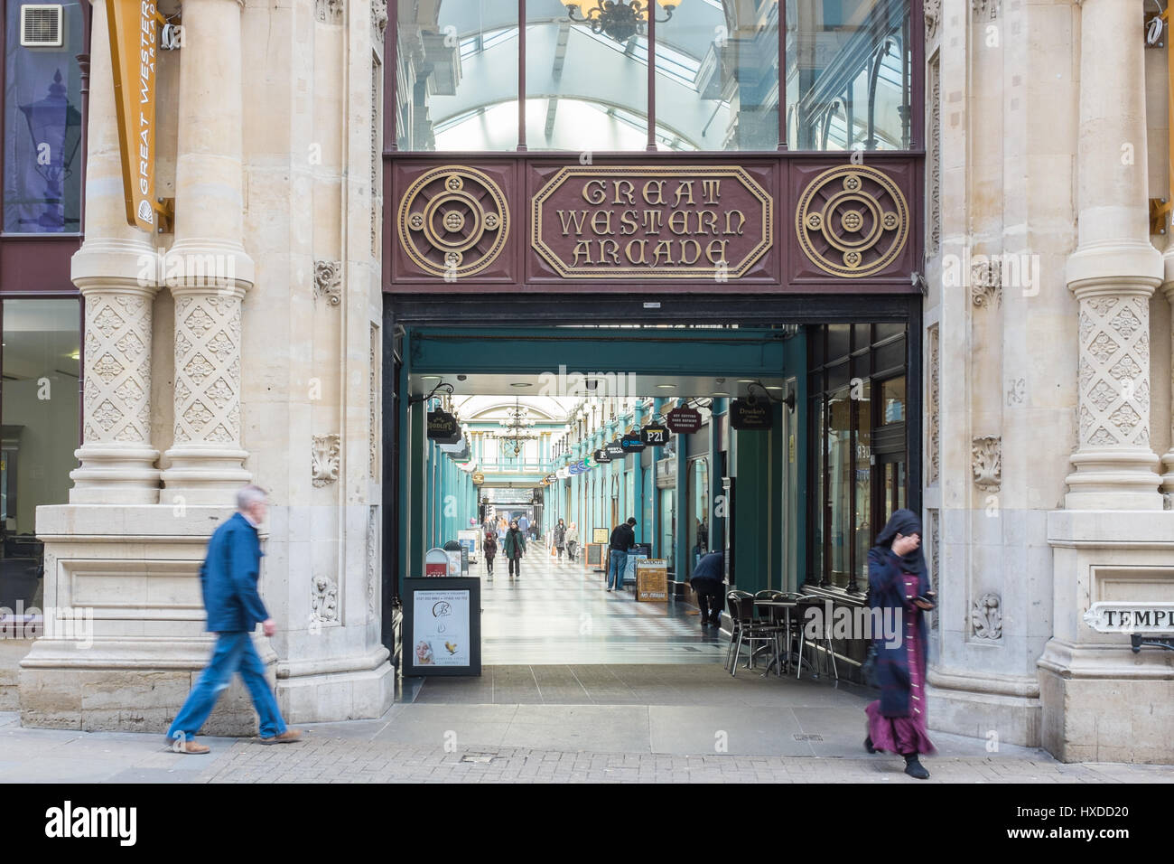 Negozi indipendenti in Great Western Arcade, Vittoriano shopping arcade in Birmingham Foto Stock