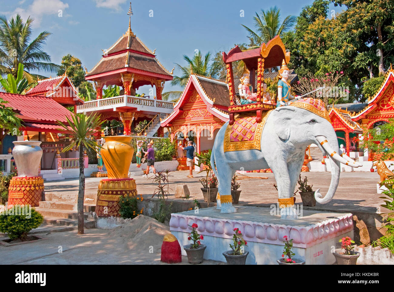 Tempio buddista di Ban Xiang Hai whiskey villaggio nei pressi di Luang Prabang. Foto Stock