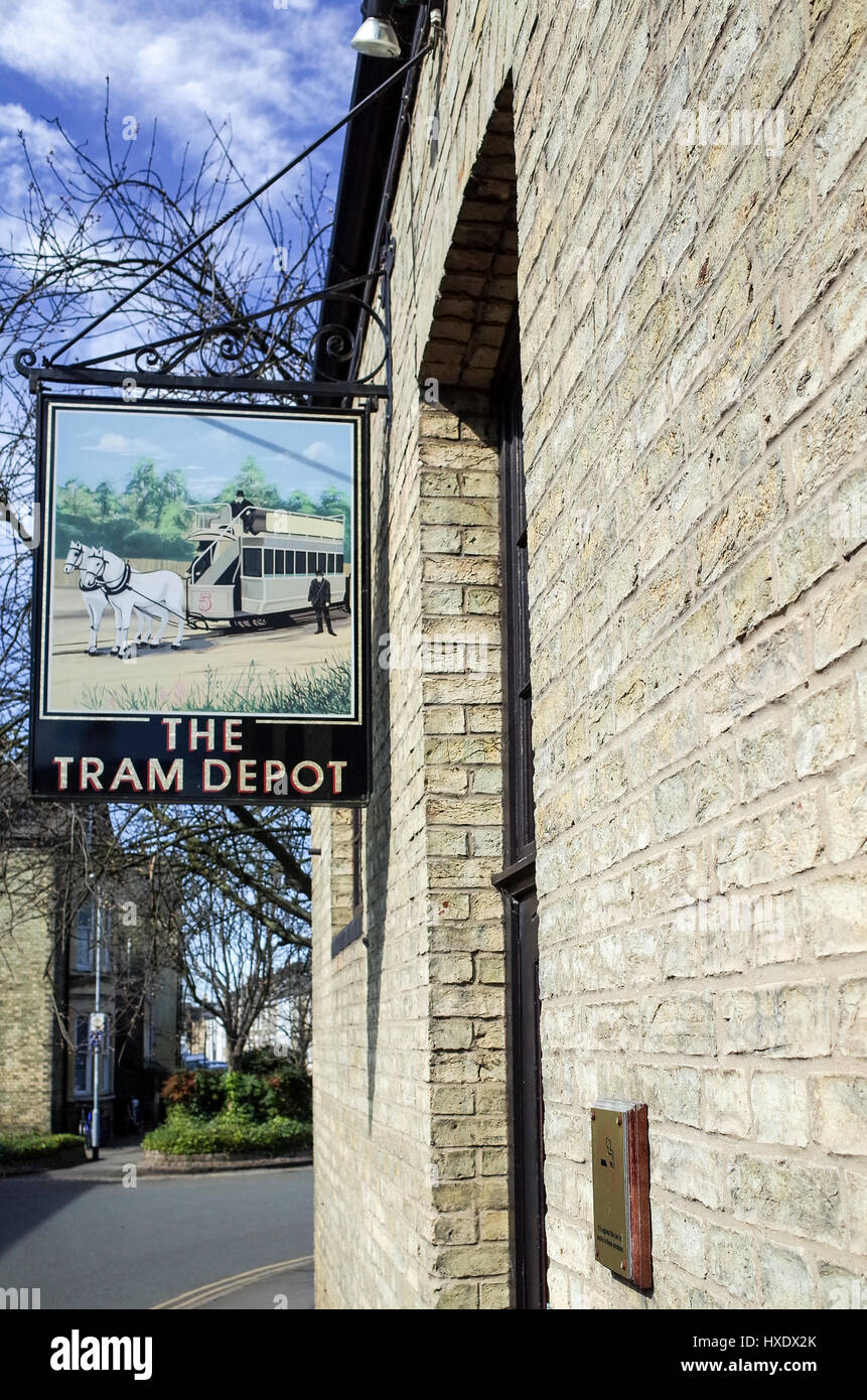 Il vecchio tram Depot in Cambridge, ora un public house. La tramvia operazione terminata nel 1914. Foto Stock