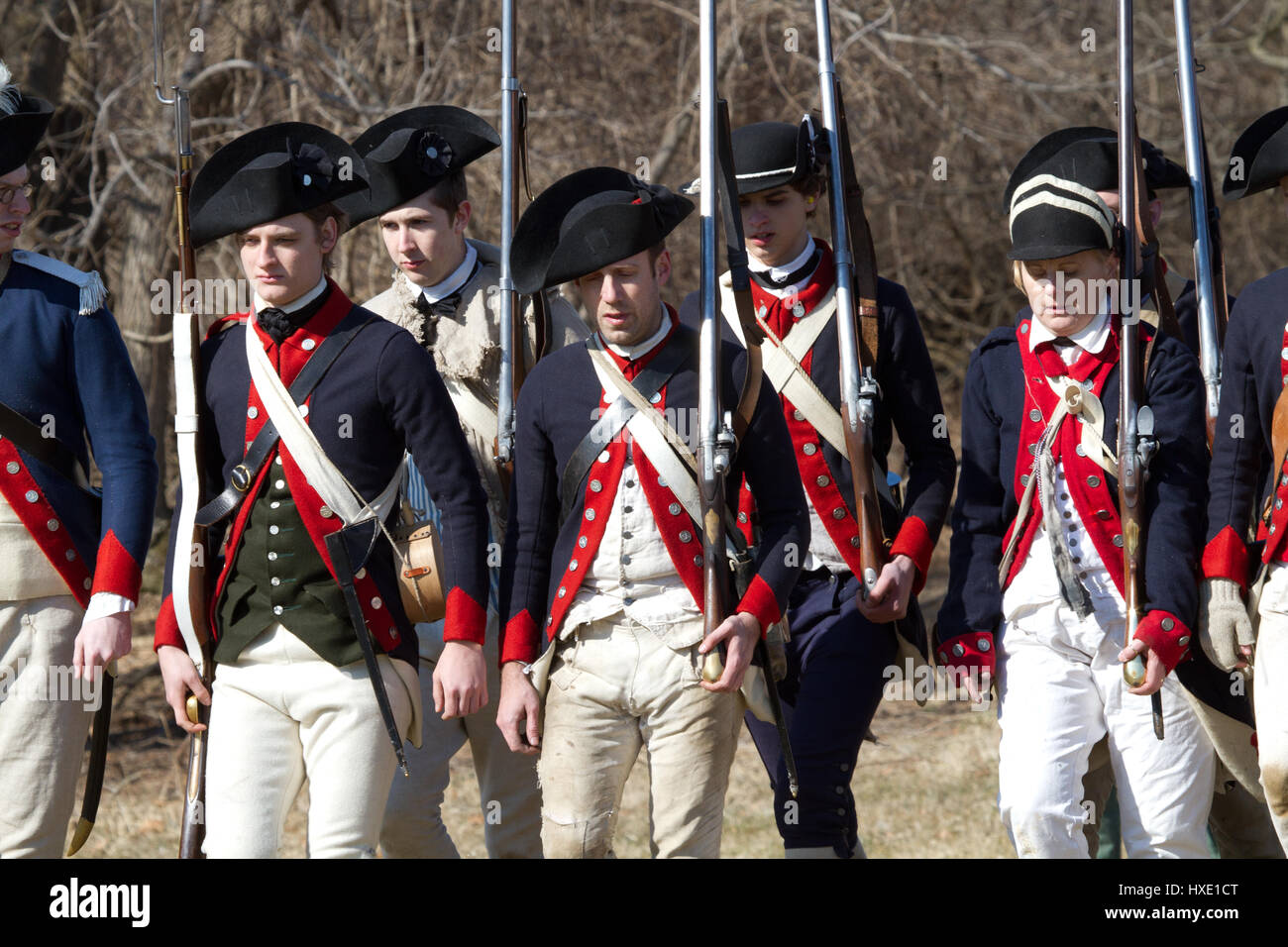 VALLEY Forge, PA - Febbraio 2012: guerra rivoluzionaria dai soldati durante una rievocazione storica in Valley Forge National Historic Park Foto Stock