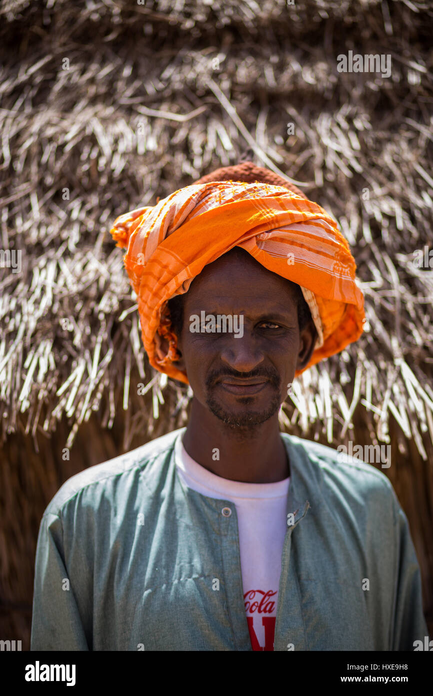 Anziano di un villaggio fulani in Senegal Foto Stock