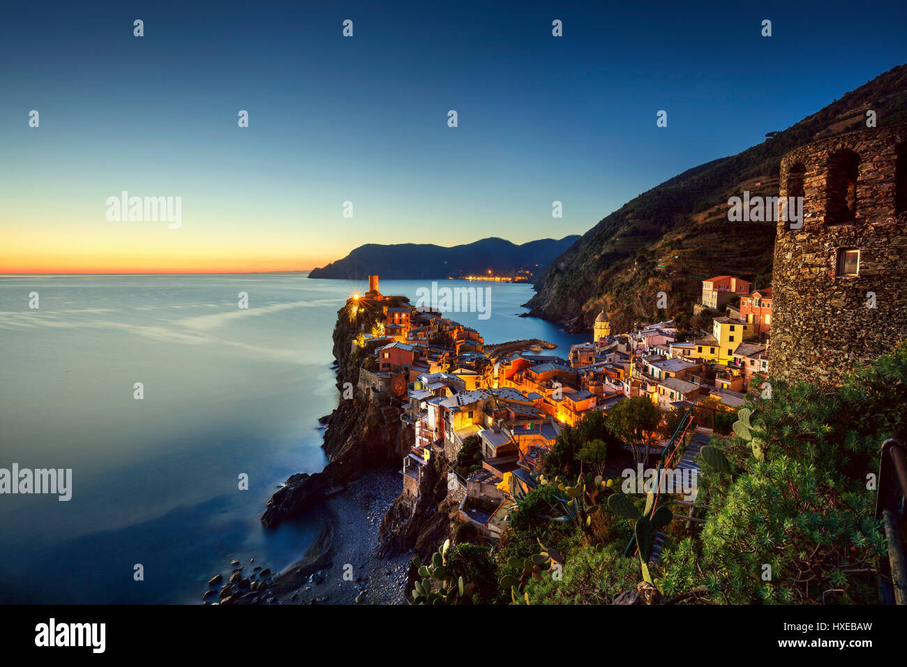 Vernazza village, vista aerea sul tramonto, Seascape in cinque terre, il Parco Nazionale delle Cinque Terre Liguria Italia Europa. Foto Stock