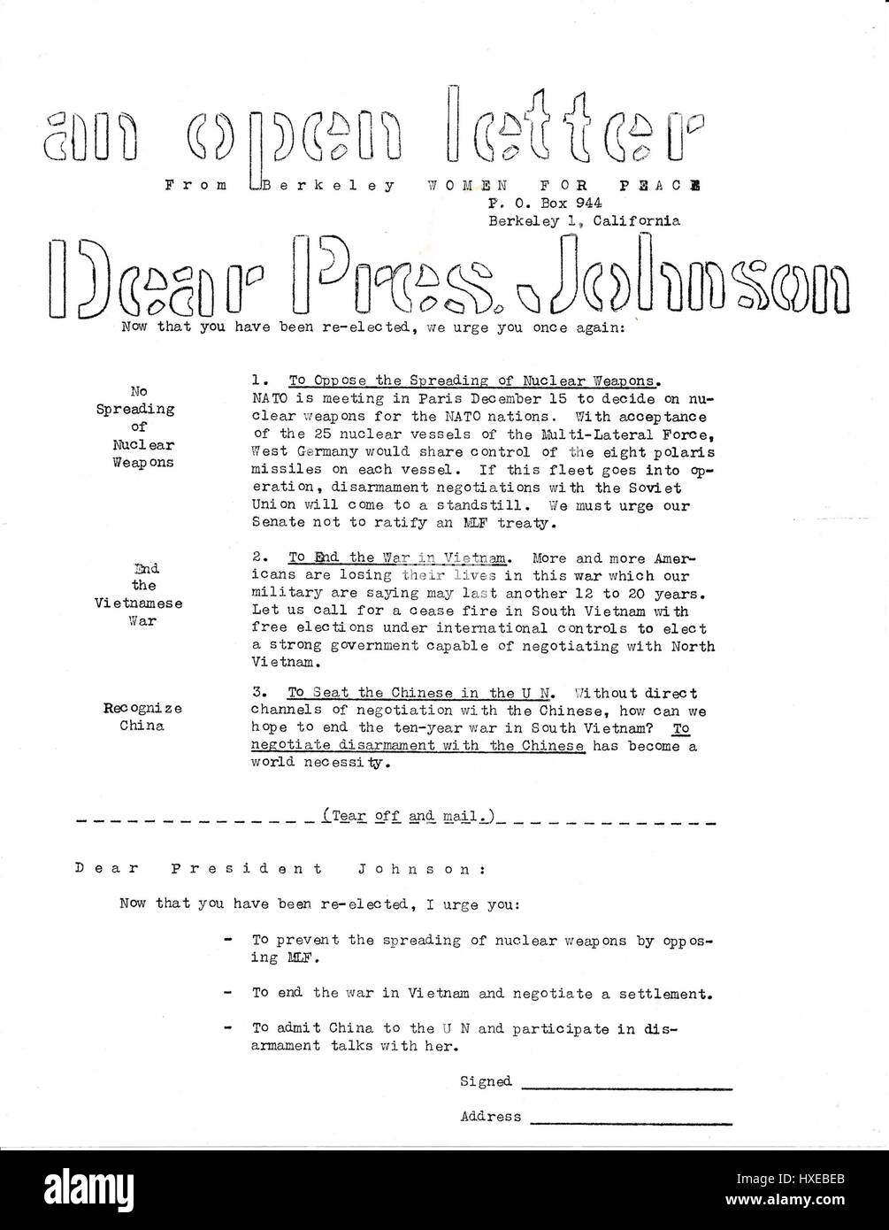 Una guerra del Vietnam era il foglietto da Berkeley le donne per la Pace intitolato "Una lettera aperta' invocando per Lyndon Johnson per terminare la guerra in Vietnam, dotato di strappare la lettera che deve essere inviata a Johnson, a Berkeley, in California, 1964. Foto Stock