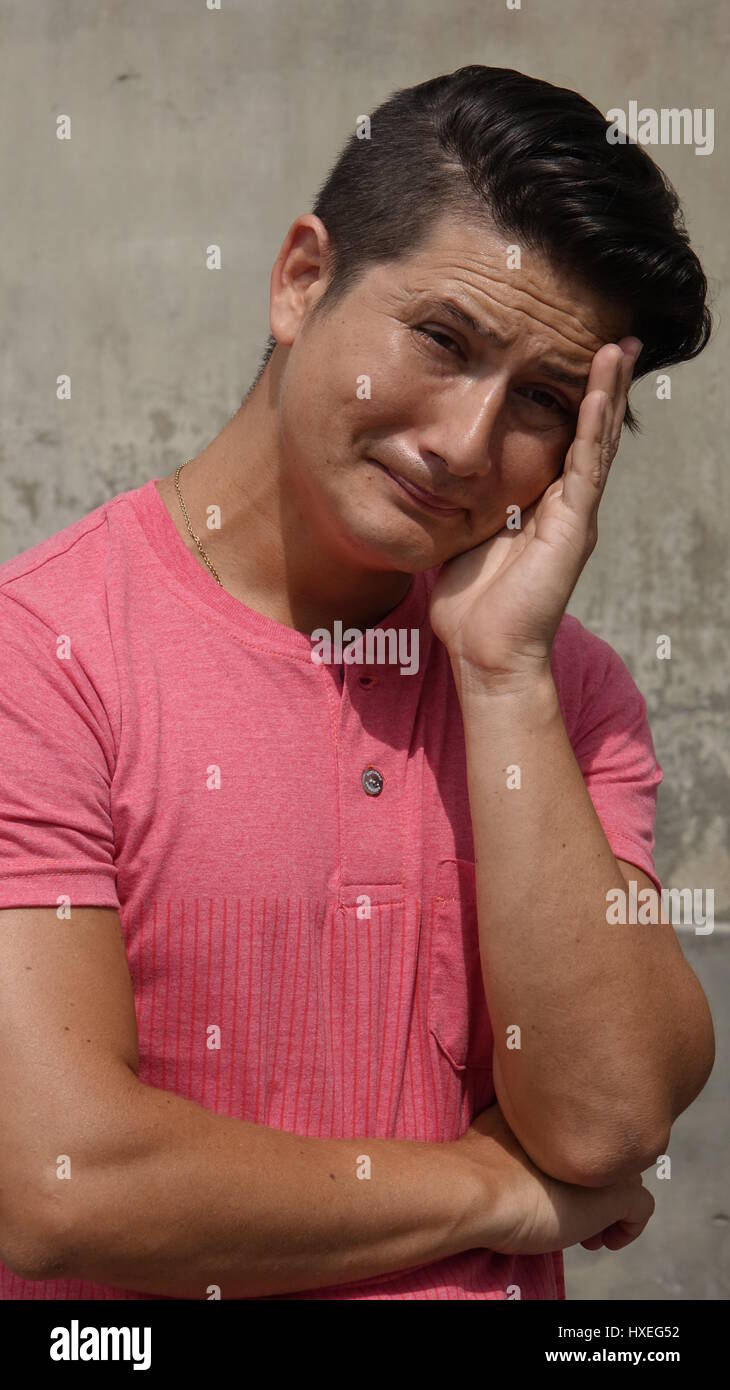 Triste uomo ispanico Foto Stock