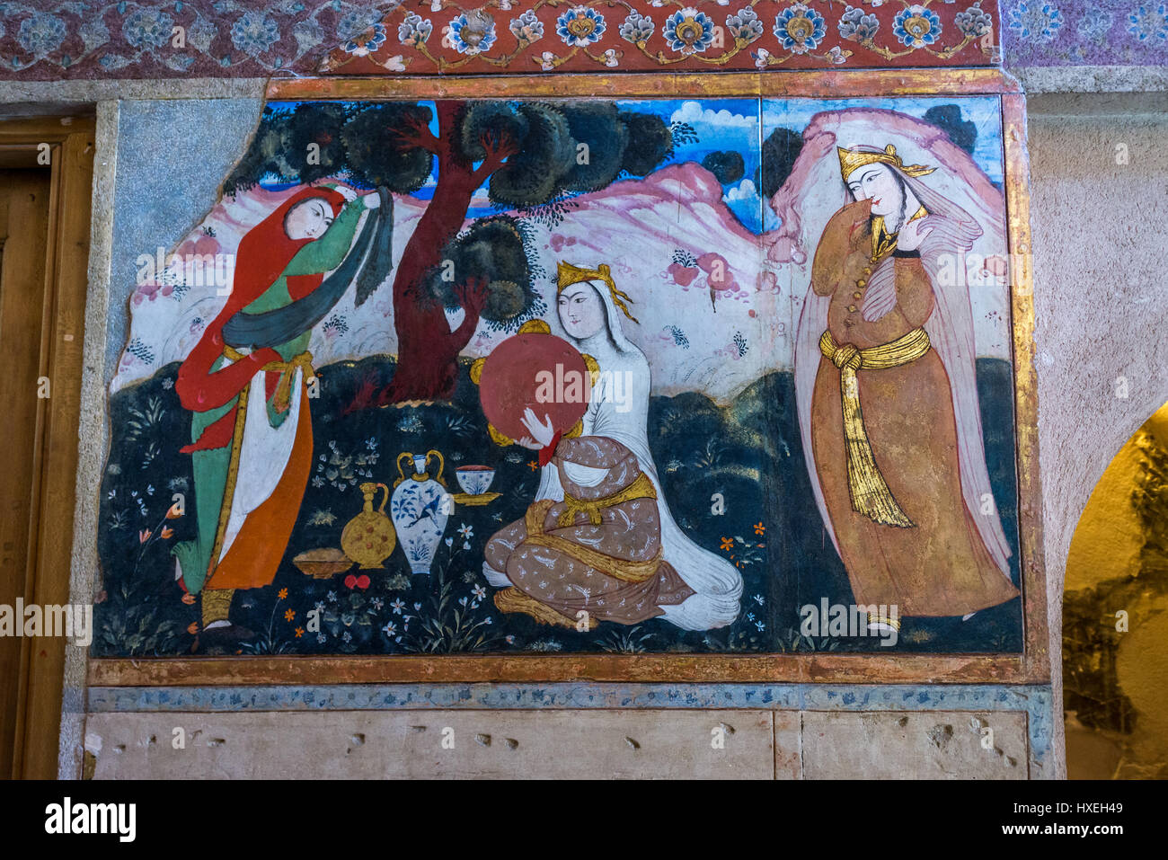 Il persiano dipinti nella sala principale del palazzo di quaranta colonne (Chehel Sotoun) in Isfahan, capitale della provincia di Isfahan in Iran Foto Stock