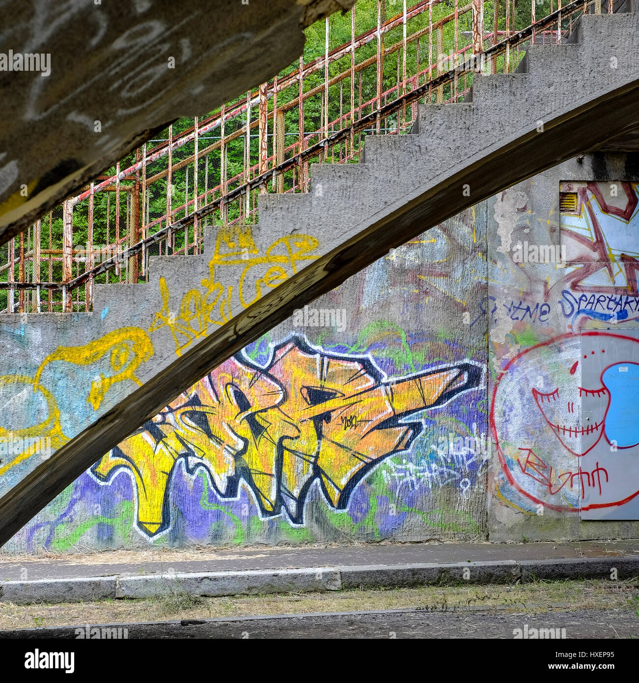 Graffiti in una parte trascurato di Praga, Repubblica Ceca Foto Stock