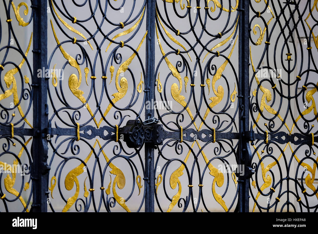 Ornati in ferro battuto cancello di ingresso al Monastero di Strahov, Praga, Repubblica Ceca Foto Stock