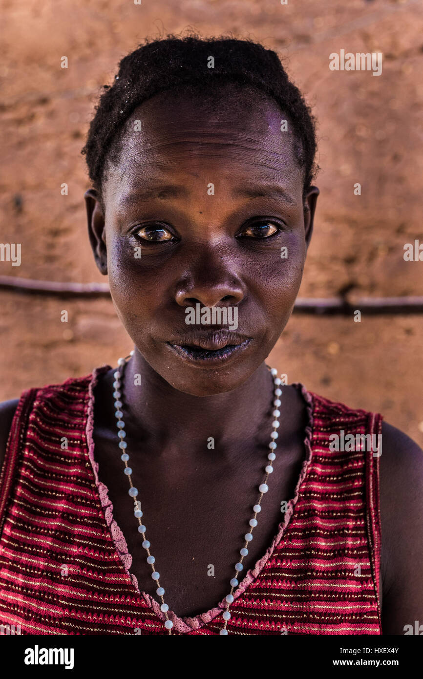 Ritratto di una donna da Mbale, rurale Uganda orientale Foto Stock