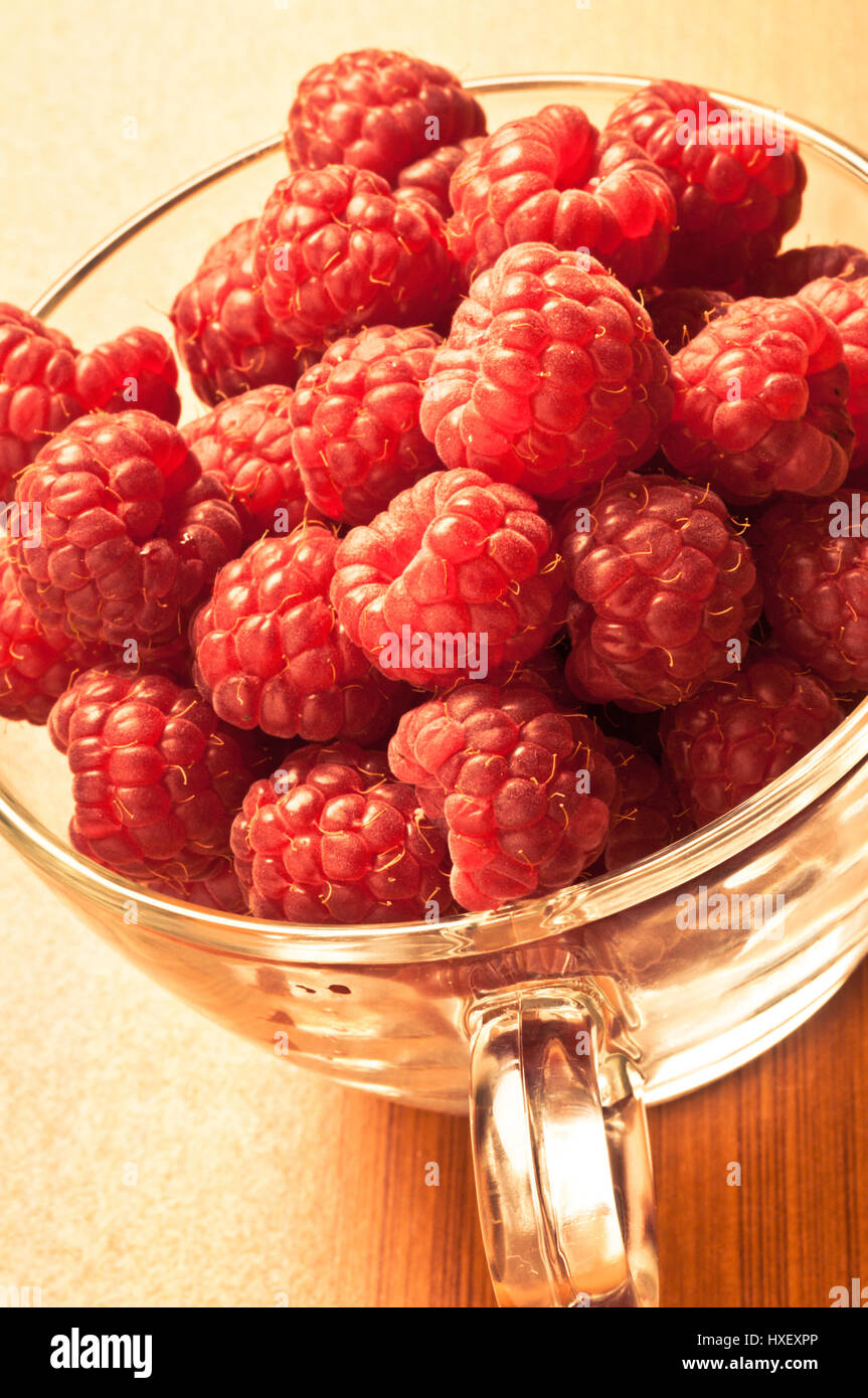 Lamponi in una ciotola Foto Stock