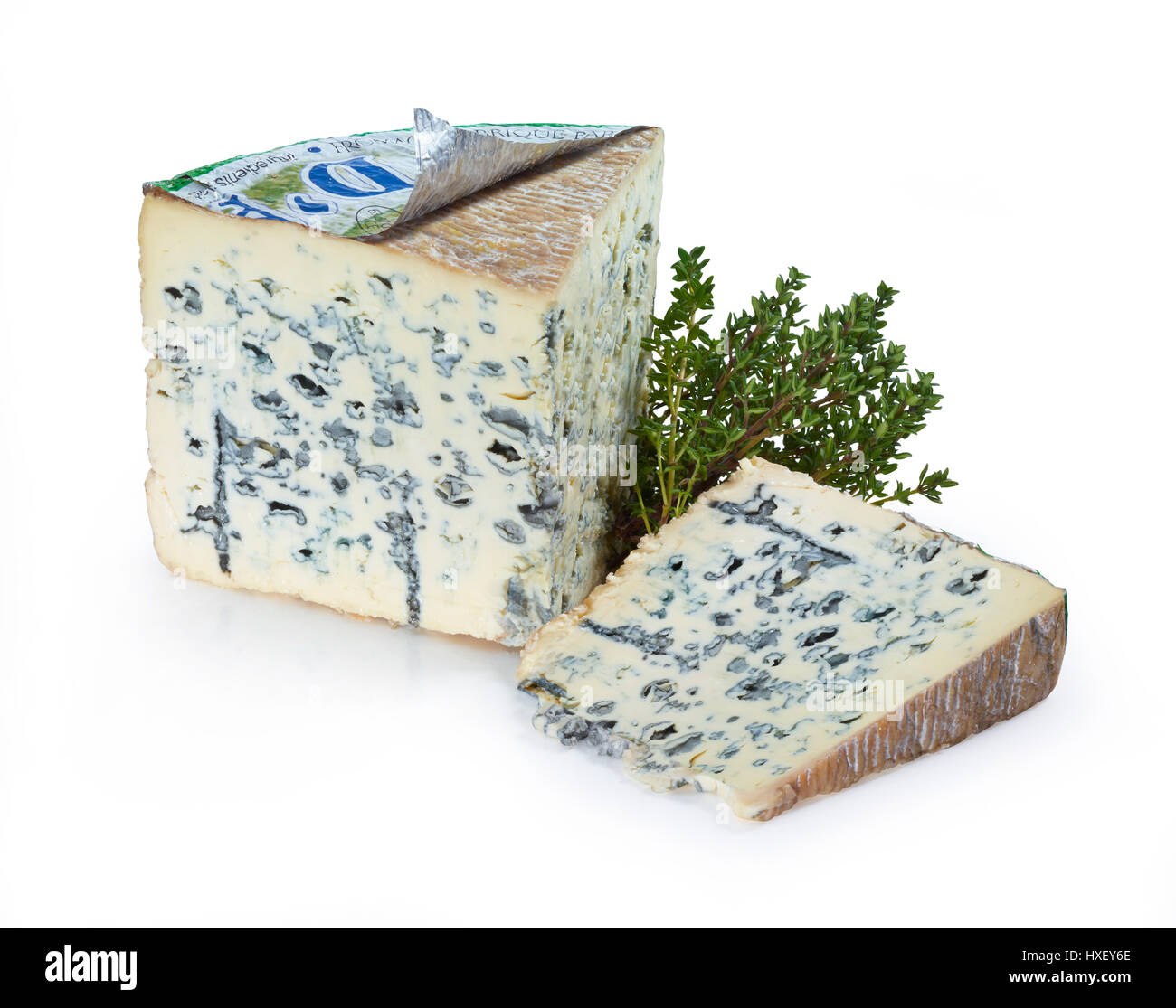 Formaggio, formaggio di stampo con timo (Thymus) come decorazione Foto Stock